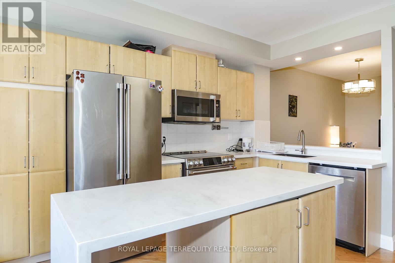 1402 - 200 Burnhamthorpe Road E, Mississauga, Ontario  L5A 4L4 - Photo 5 - W12465979