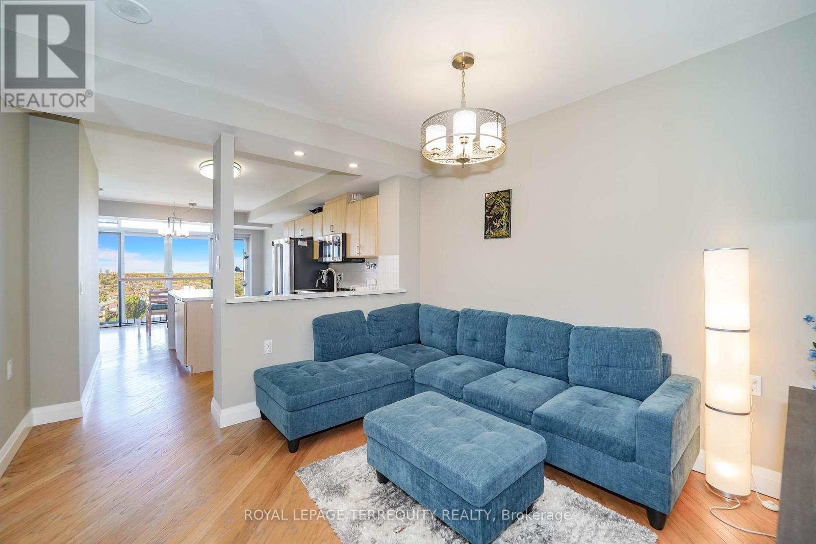 1402 - 200 Burnhamthorpe Road E, Mississauga, Ontario  L5A 4L4 - Photo 6 - W12465979