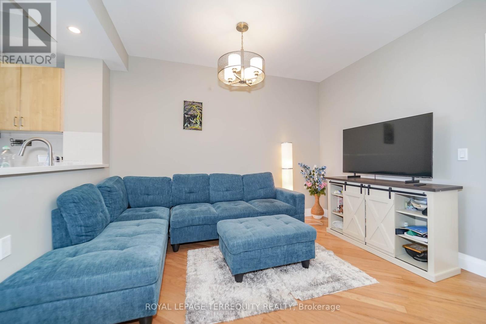 1402 - 200 Burnhamthorpe Road E, Mississauga, Ontario  L5A 4L4 - Photo 7 - W12465979