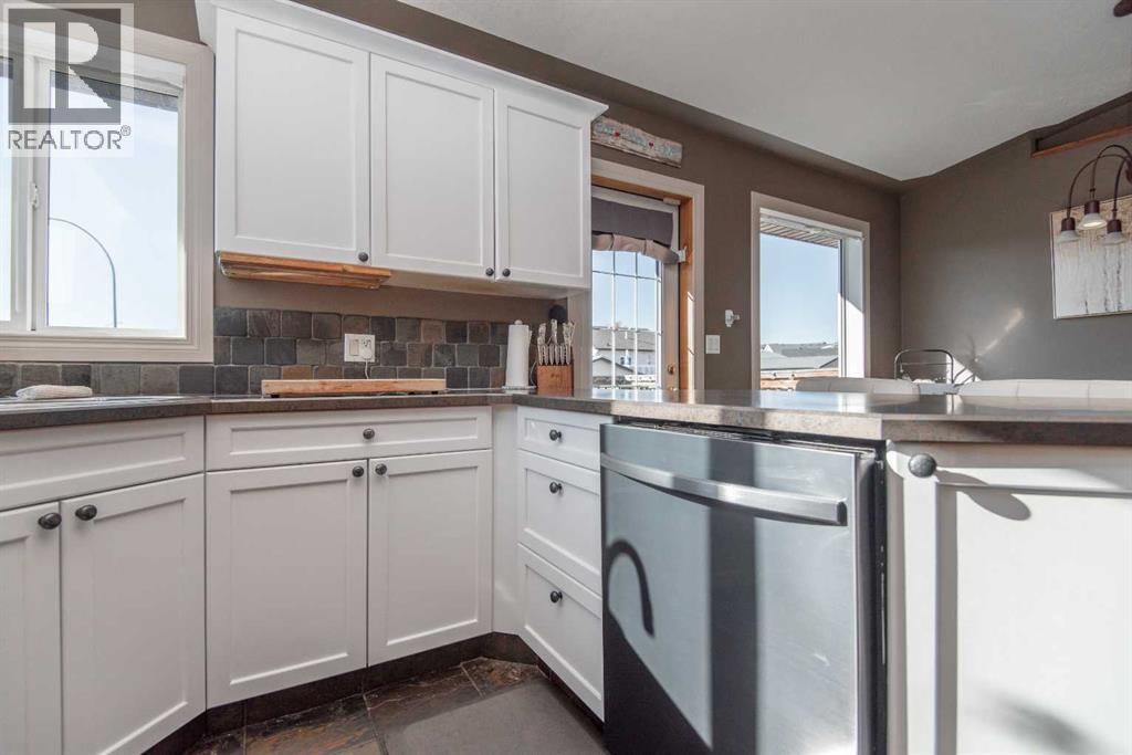 1 Pine Crescent, Blackfalds, Alberta  T4M 0E3 - Photo 9 - A2264945