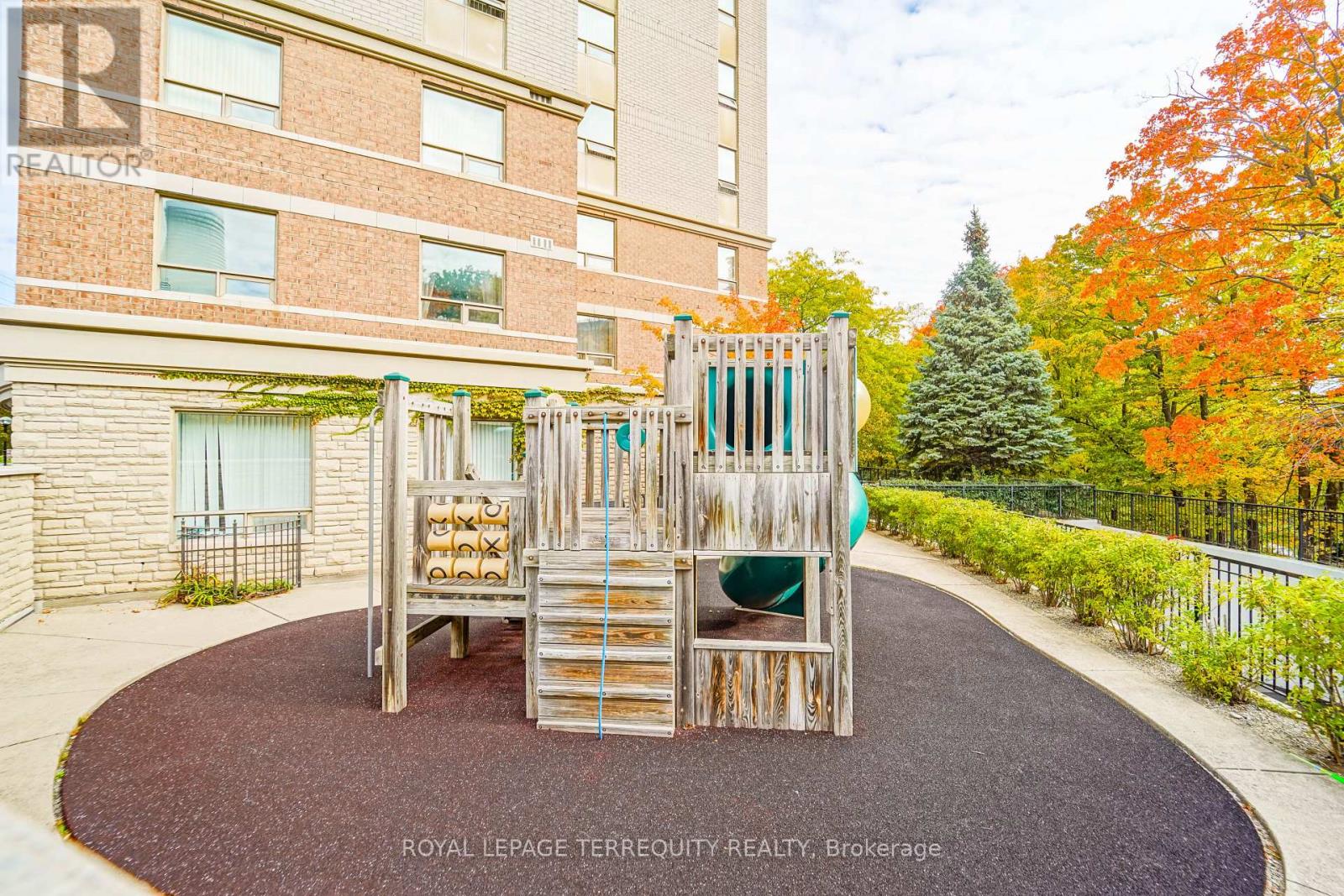 1402 - 200 Burnhamthorpe Road E, Mississauga, Ontario  L5A 4L4 - Photo 36 - W12465979