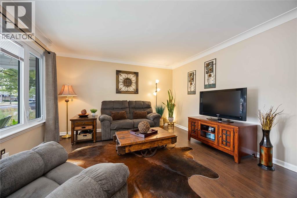 53 Vimy Crescent, Sarnia, Ontario  N7S 1J7 - Photo 2 - 25026343