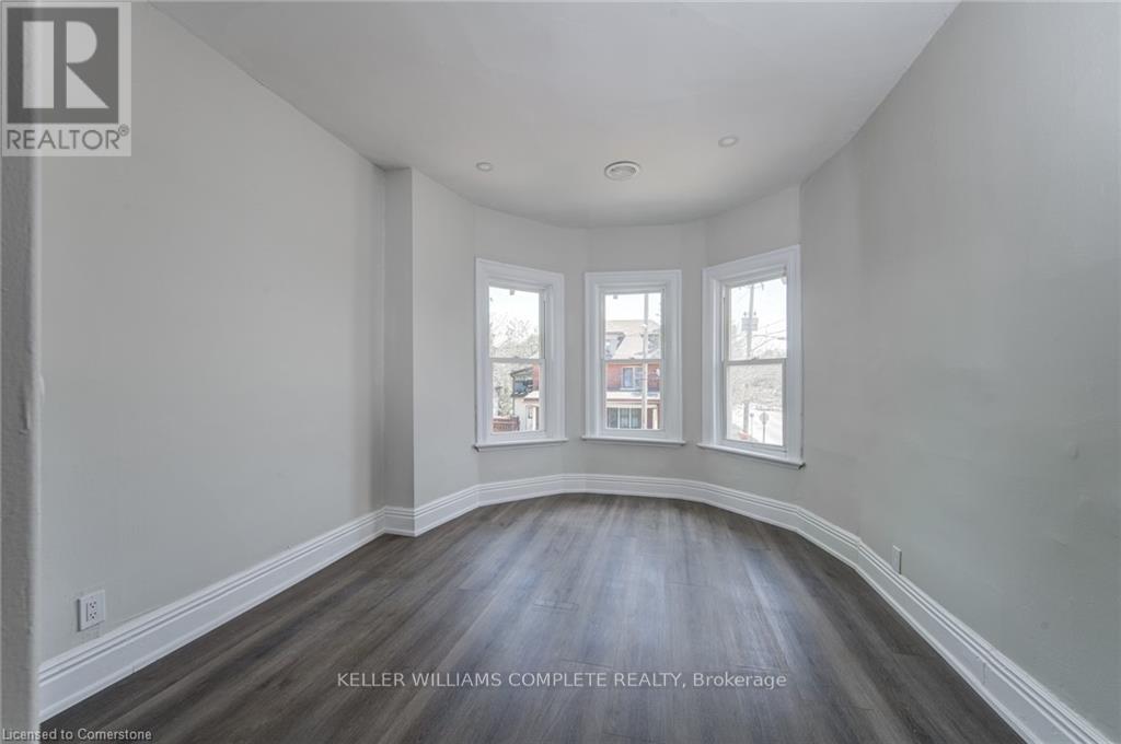 Upper - 200 Park Avenue, Brantford, Ontario  N3S 5K1 - Photo 32 - X12465882