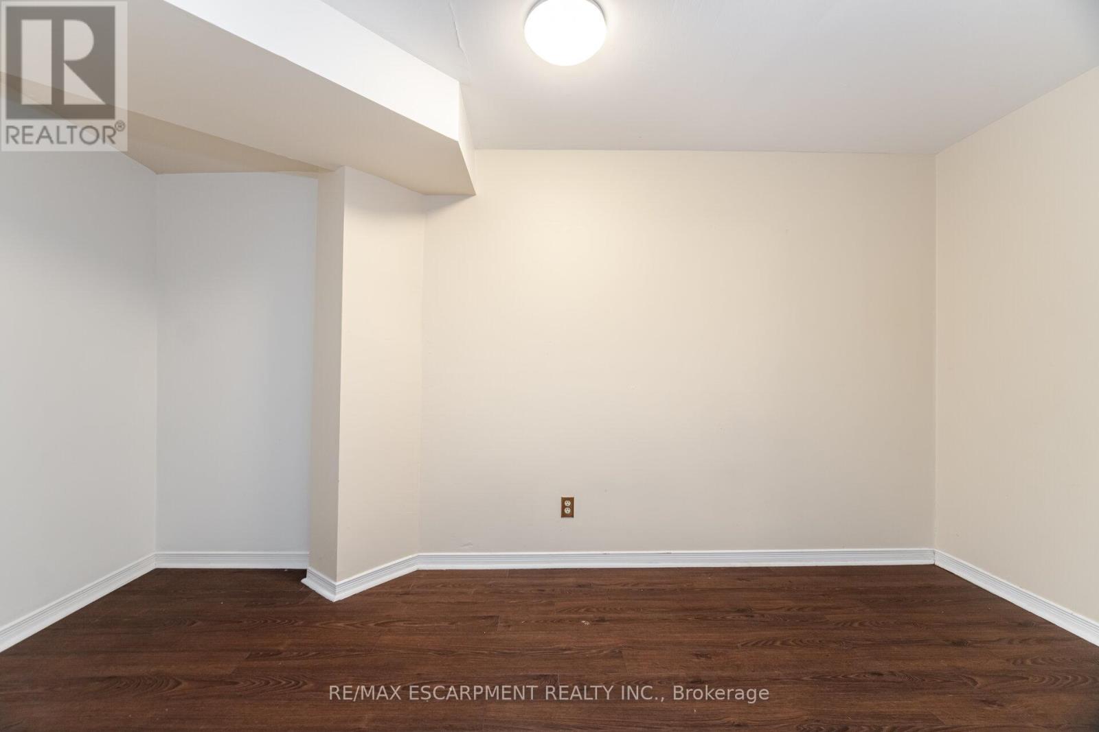 31 Ingrid Court, Hamilton, Ontario  L8W 2V4 - Photo 37 - X12465937