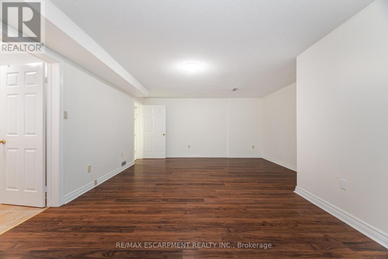 31 Ingrid Court, Hamilton, Ontario  L8W 2V4 - Photo 41 - X12465937