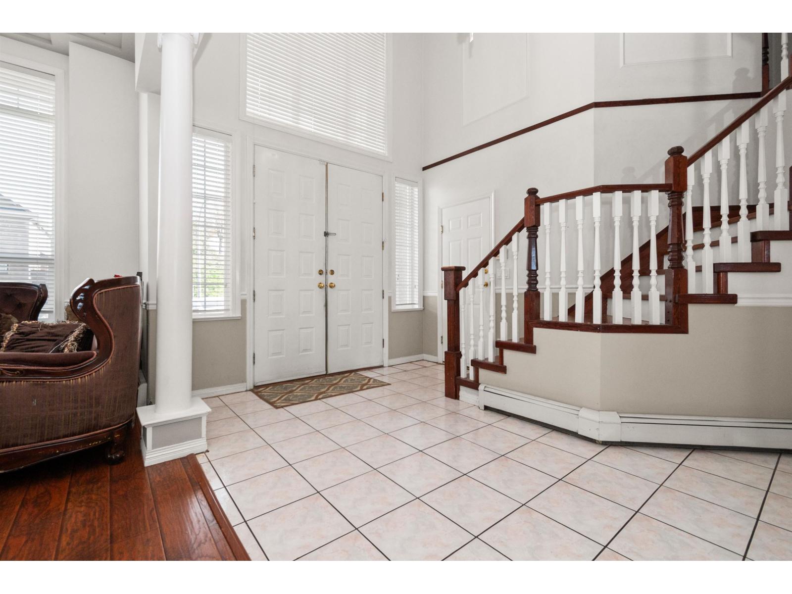 3567 Summit Drive, Abbotsford, British Columbia  V2T 6S4 - Photo 3 - R3058366