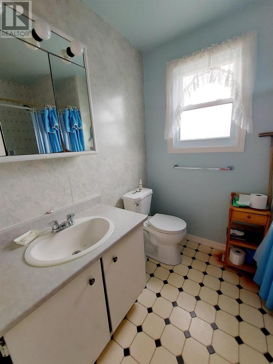158 Taylor Blvd, Elliot Lake, Ontario  P5A 3L1 - Photo 10 - SM252566