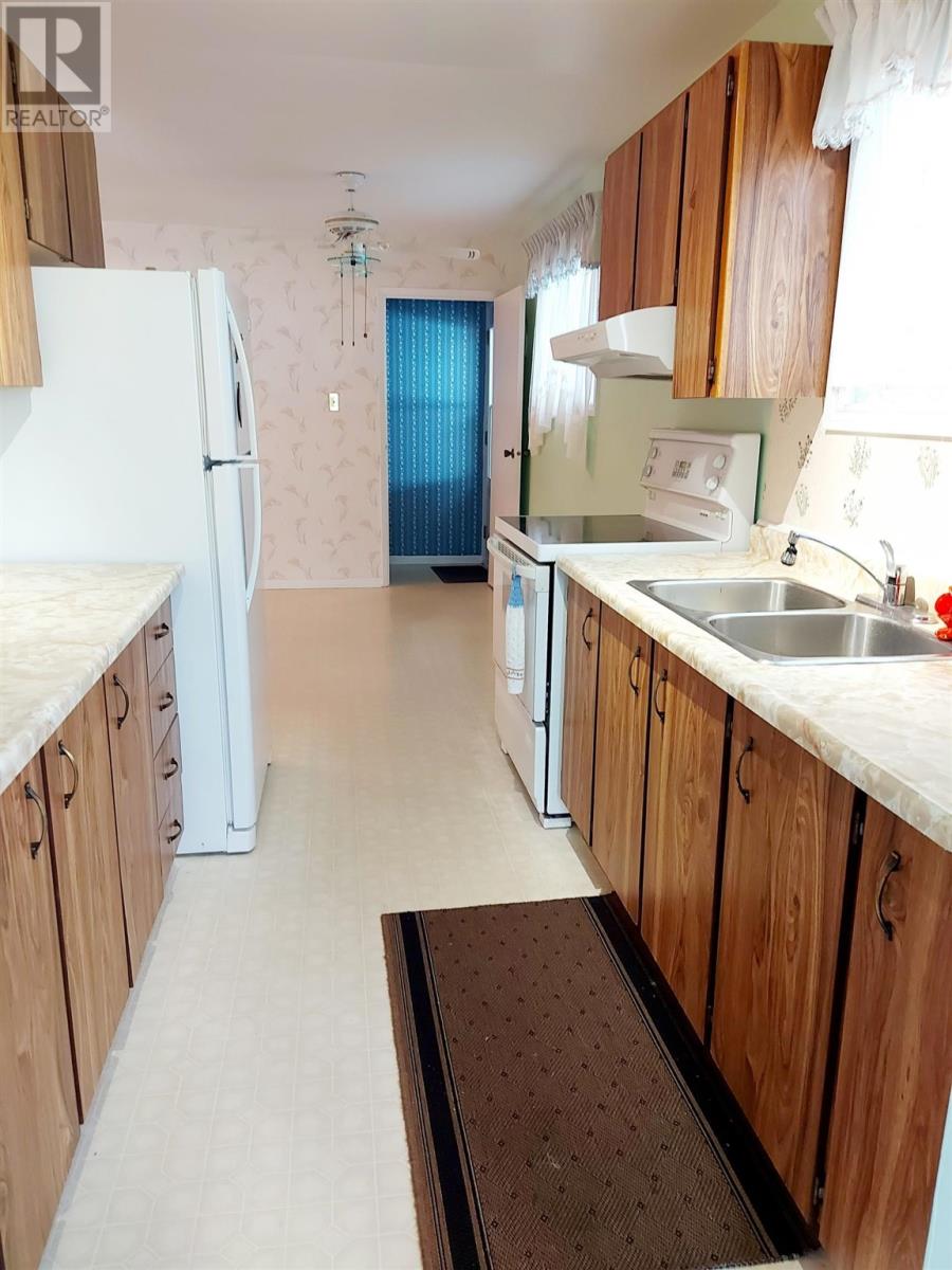 158 Taylor Blvd, Elliot Lake, Ontario  P5A 3L1 - Photo 4 - SM252566