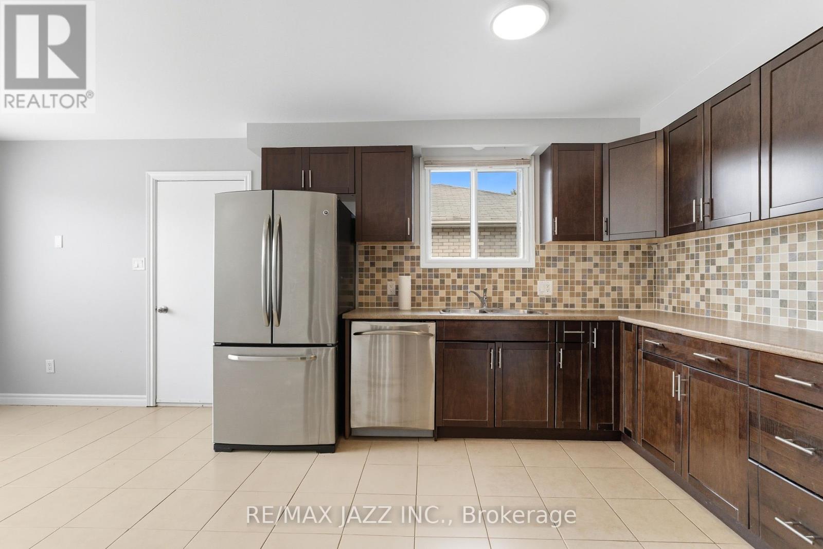 Upper Level - 8 Oban Court, Clarington, Ontario  L1E 1Z7 - Photo 11 - E12466253