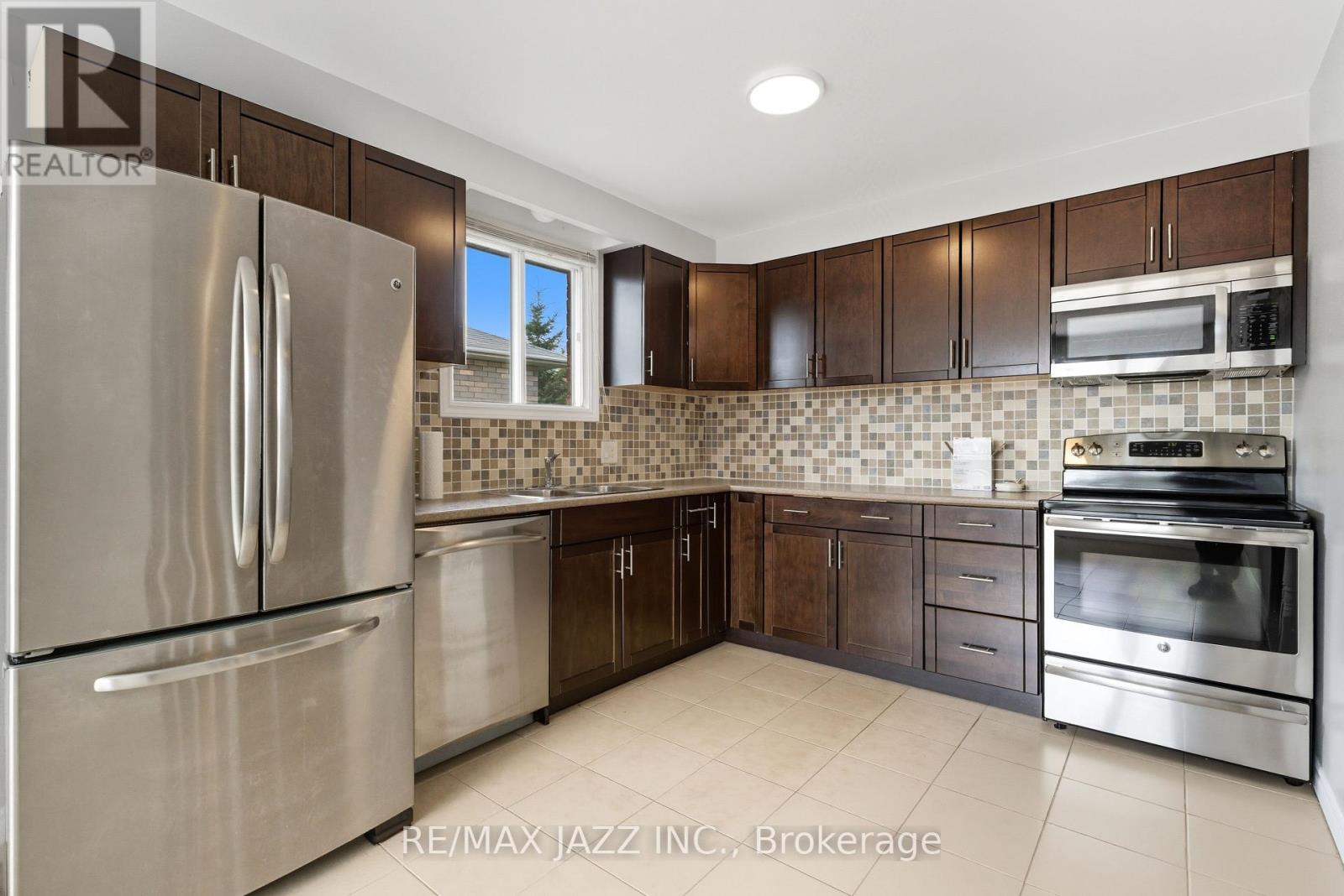 Upper Level - 8 Oban Court, Clarington, Ontario  L1E 1Z7 - Photo 12 - E12466253