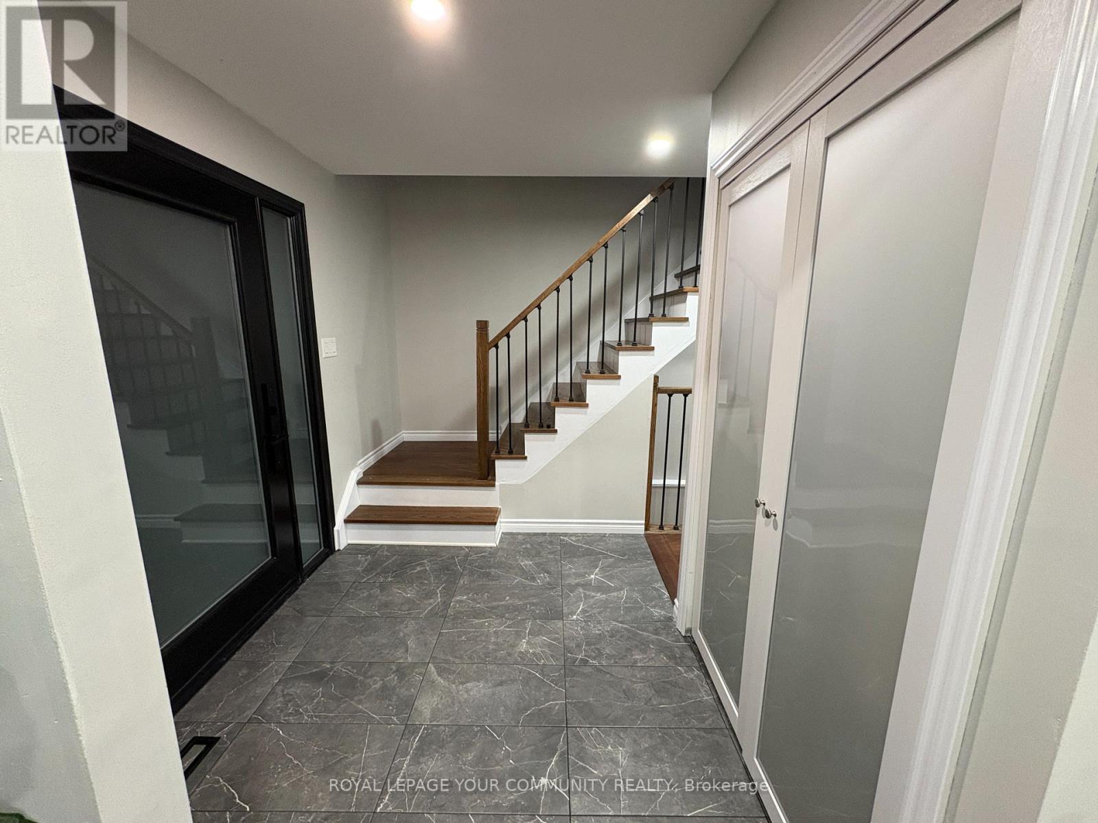 370 Erin Trail, Newmarket, Ontario  L3Y 6K1 - Photo 23 - N12462514