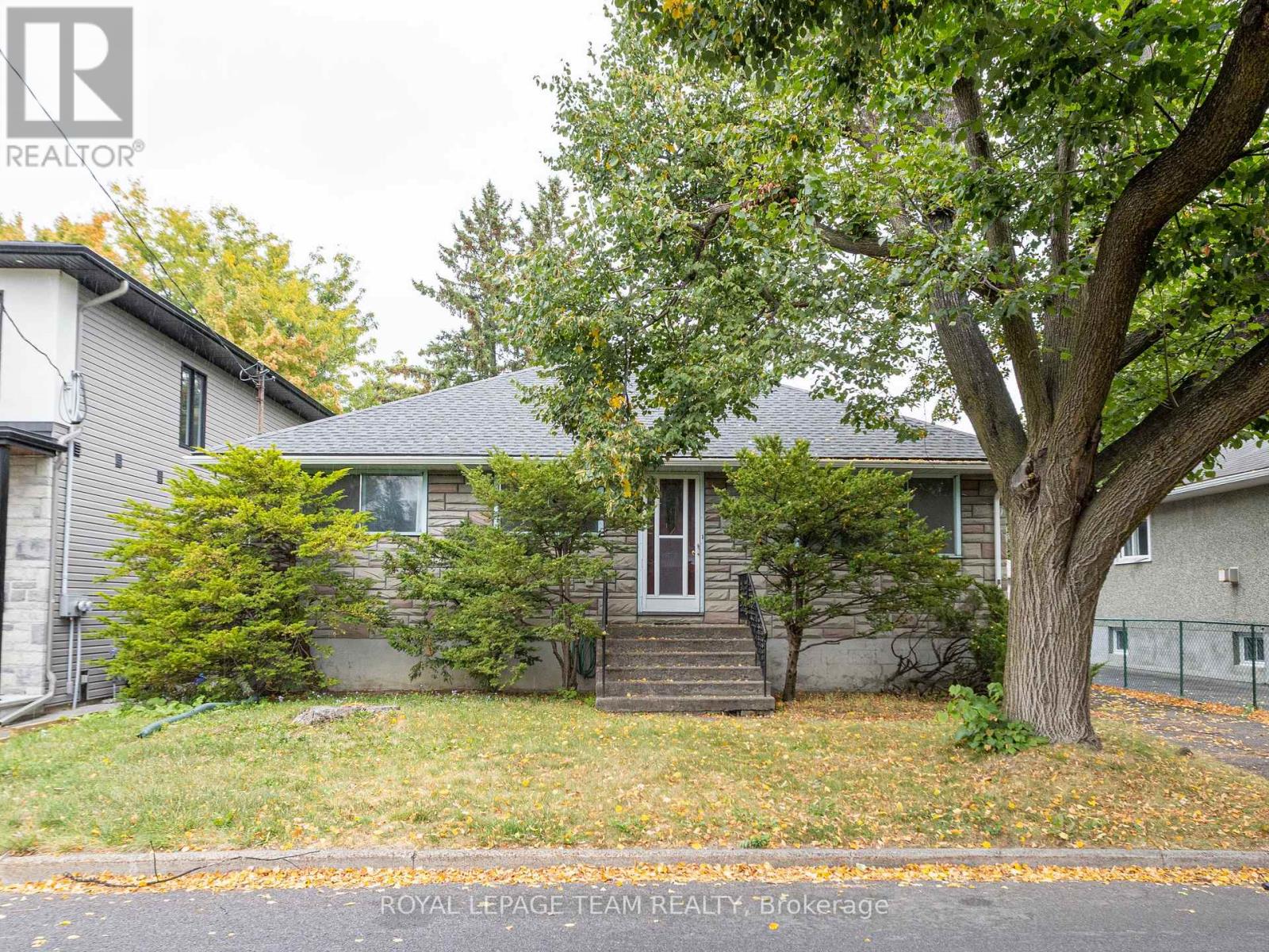1231 Ridgemont Avenue, Ottawa, Ontario  K1V 6E6 - Photo 1 - X12466119