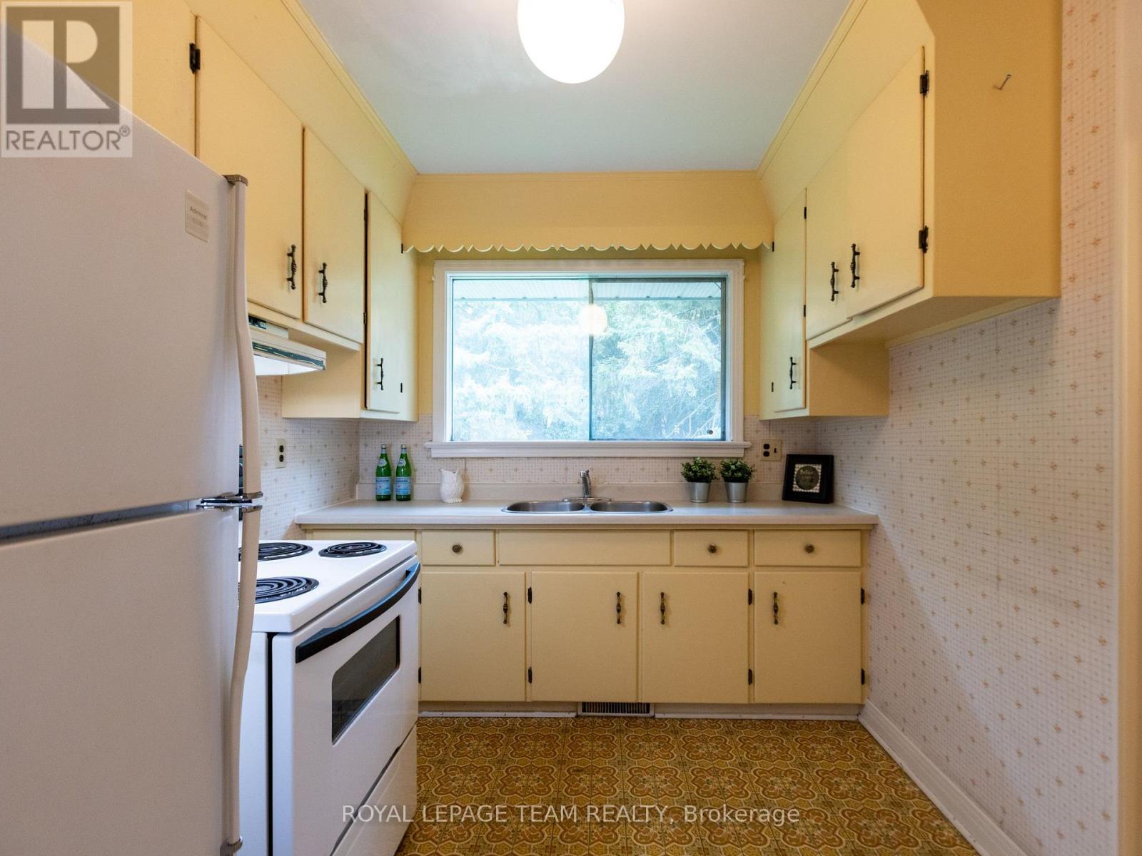 1231 Ridgemont Avenue, Ottawa, Ontario  K1V 6E6 - Photo 10 - X12466119