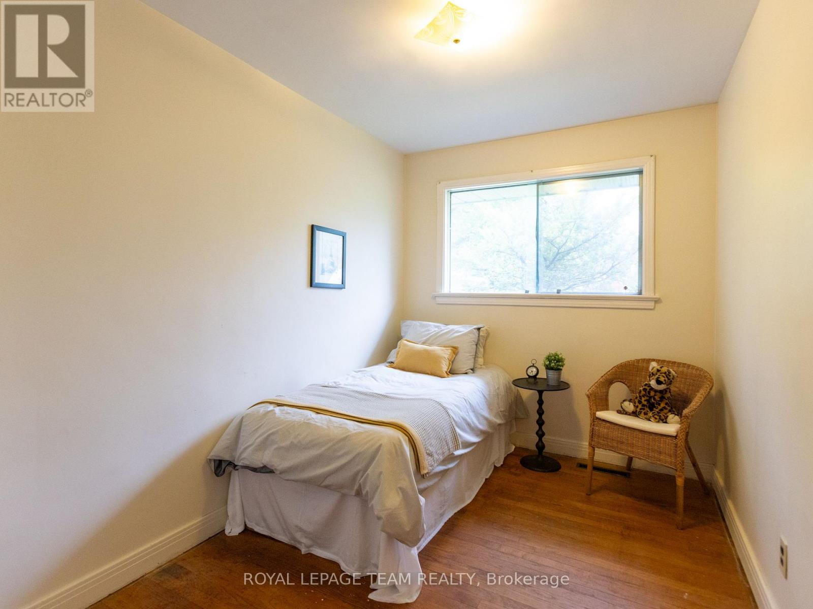 1231 Ridgemont Avenue, Ottawa, Ontario  K1V 6E6 - Photo 13 - X12466119