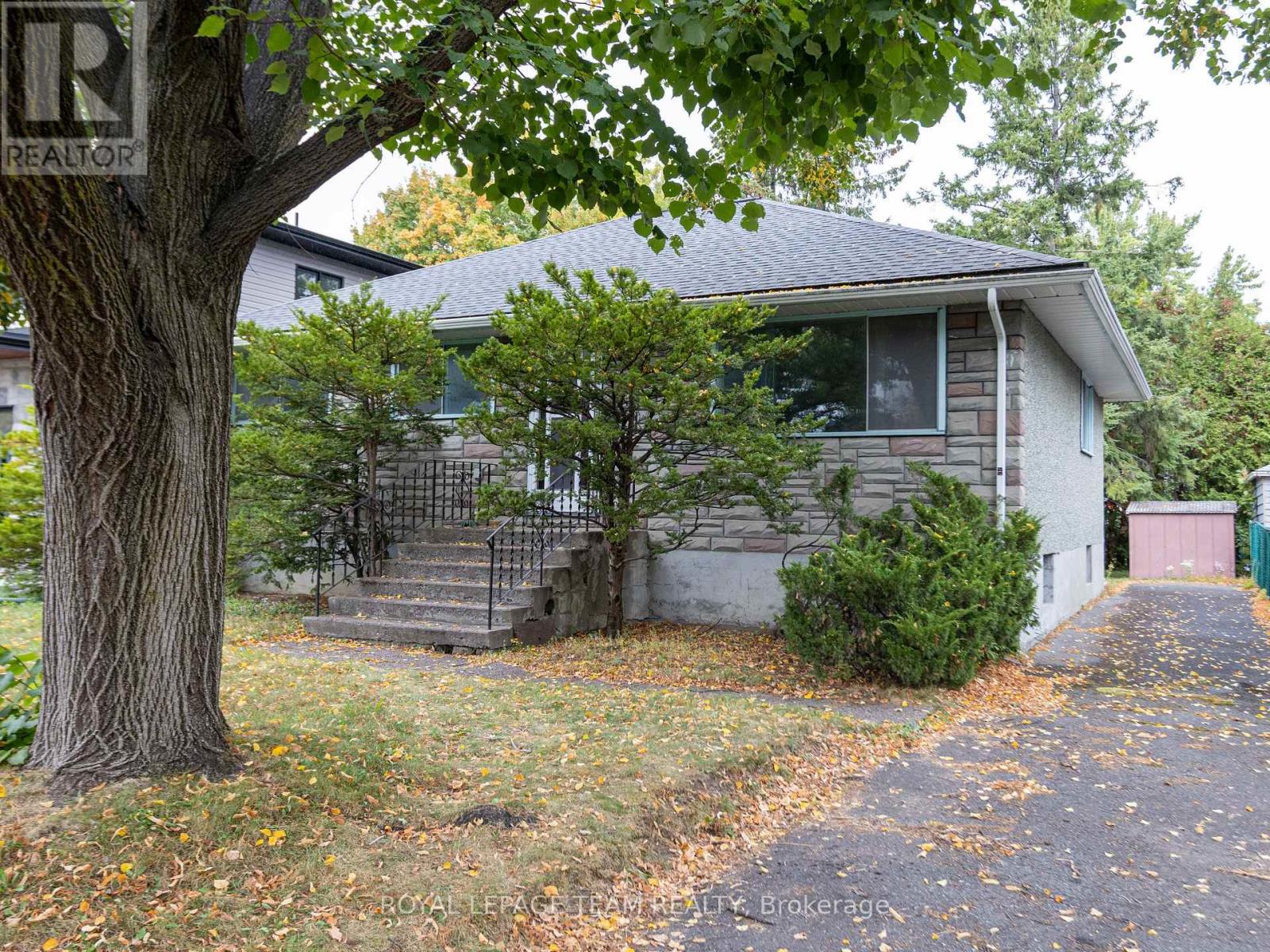 1231 Ridgemont Avenue, Ottawa, Ontario  K1V 6E6 - Photo 2 - X12466119
