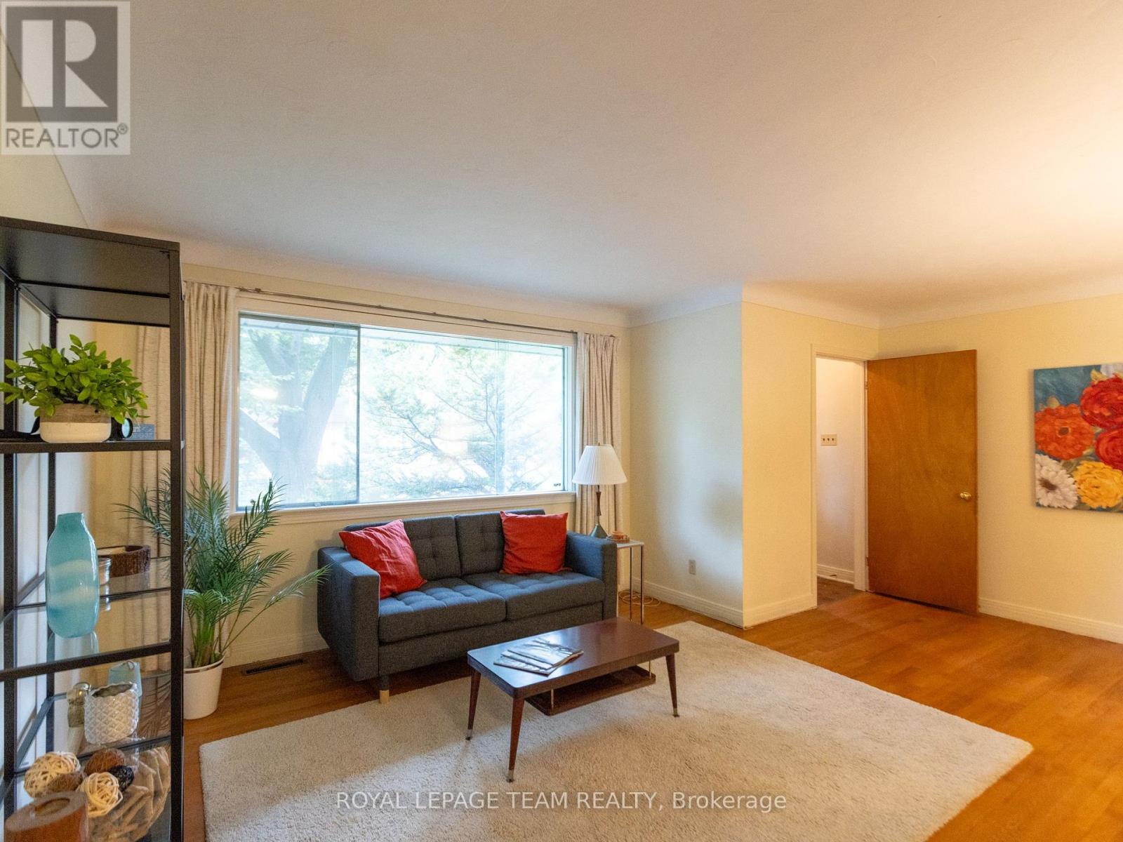 1231 Ridgemont Avenue, Ottawa, Ontario  K1V 6E6 - Photo 4 - X12466119