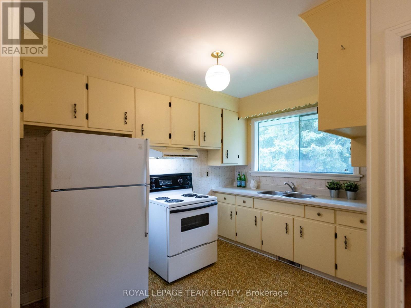 1231 Ridgemont Avenue, Ottawa, Ontario  K1V 6E6 - Photo 9 - X12466119