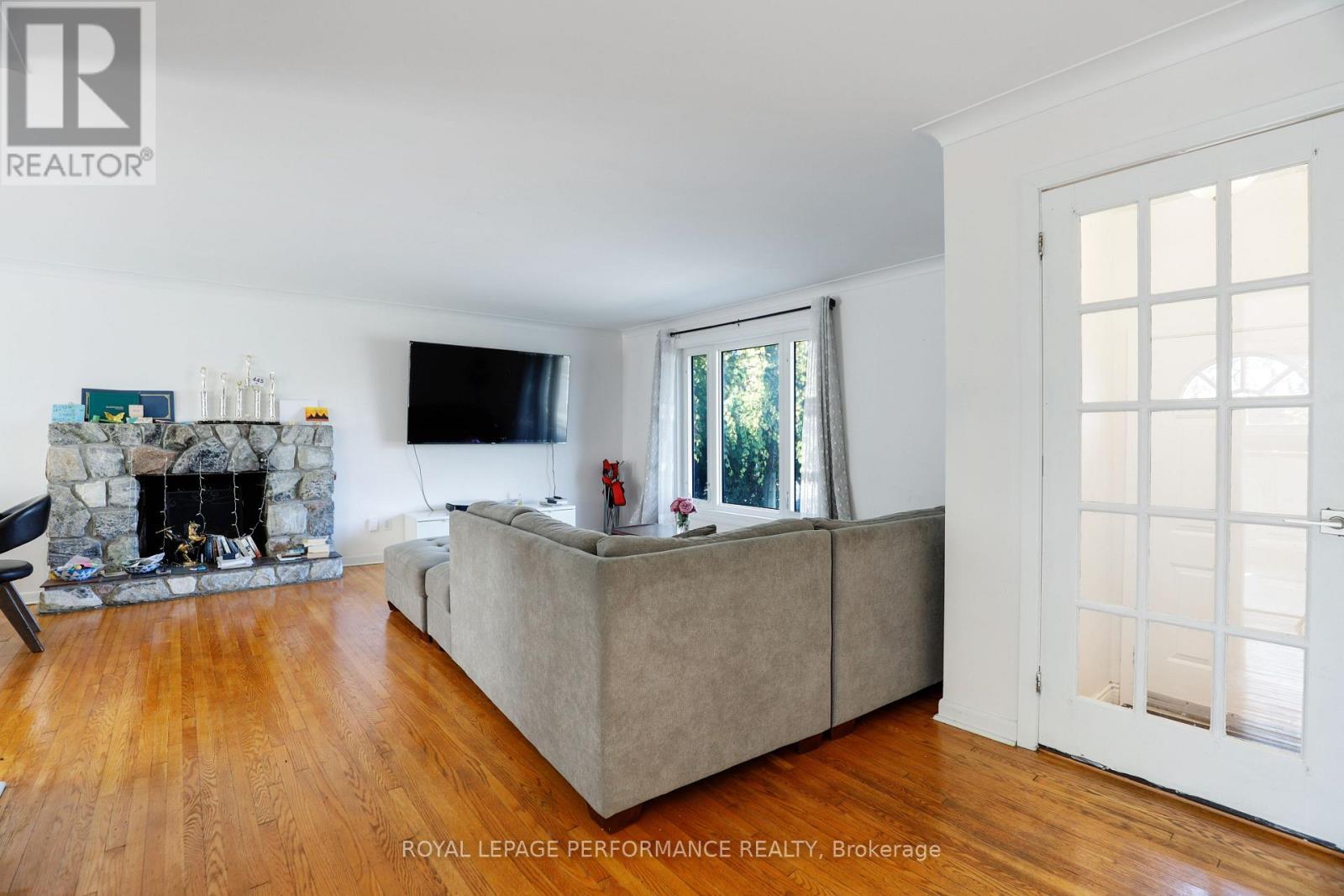 142 Meadowlands Drive W, Ottawa, Ontario  K2G 2S4 - Photo 6 - X12466191