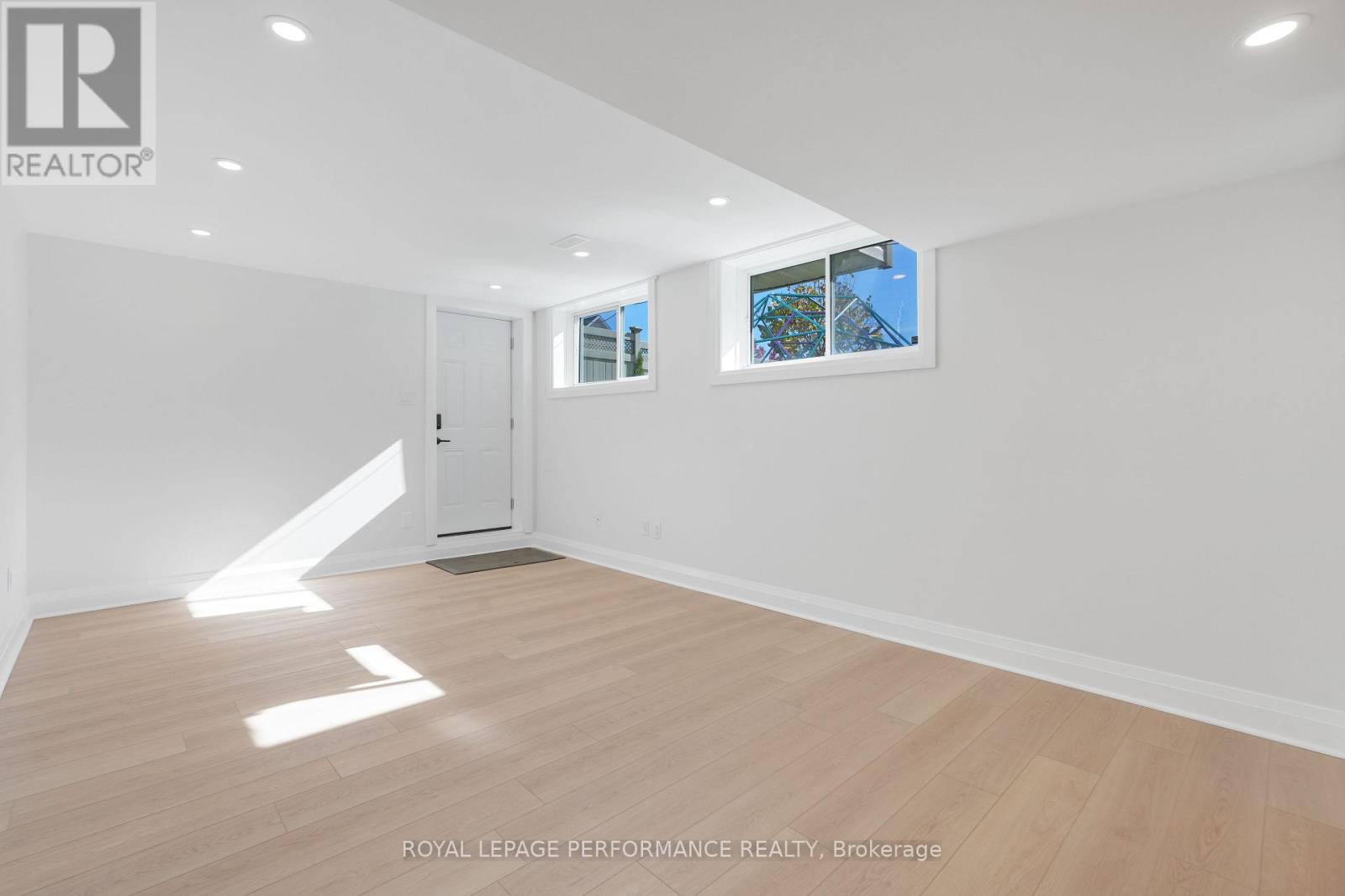 1820 Appleford Street, Ottawa, Ontario  K1J 1K2 - Photo 3 - X12466239