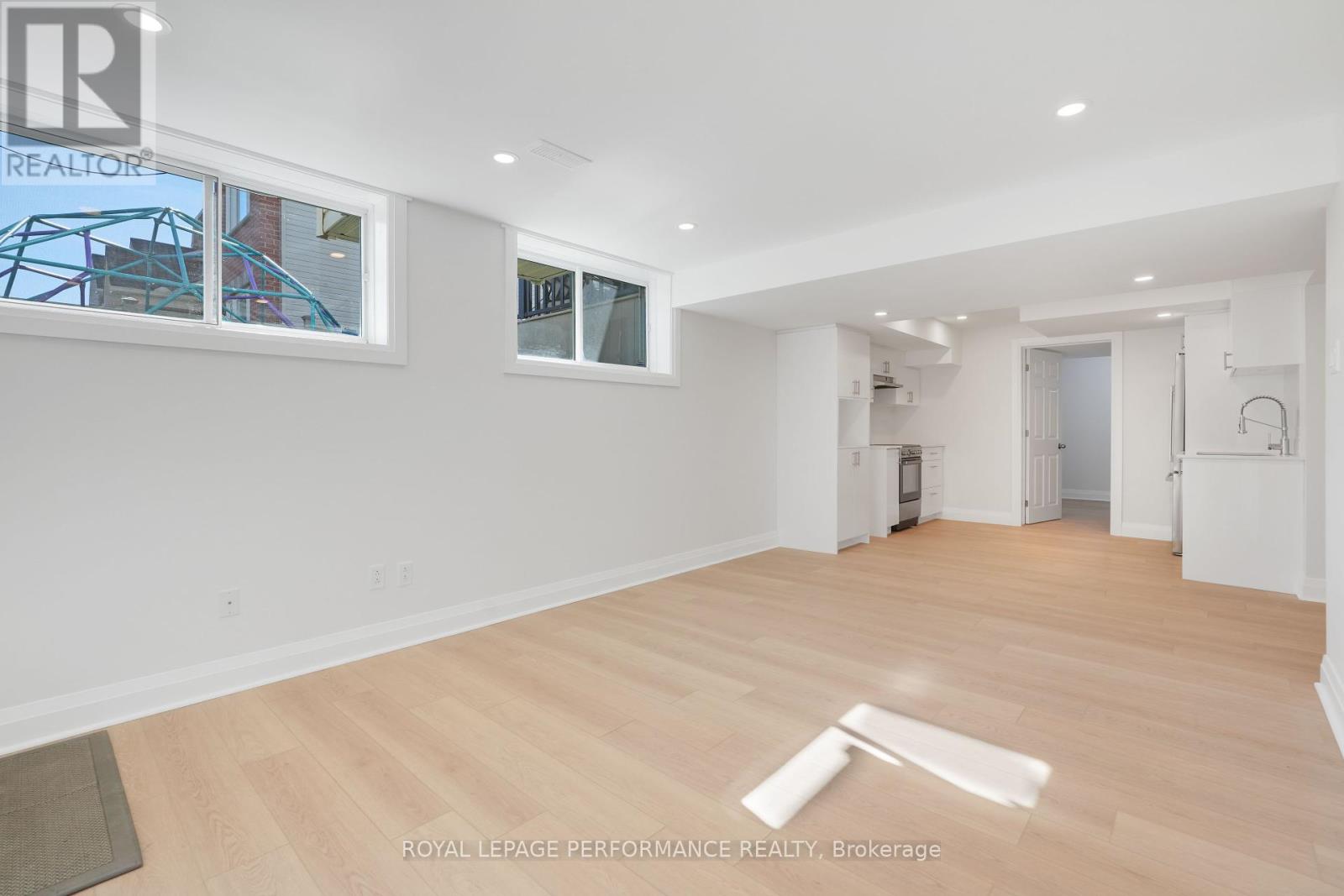 1820 Appleford Street, Ottawa, Ontario  K1J 1K2 - Photo 4 - X12466239