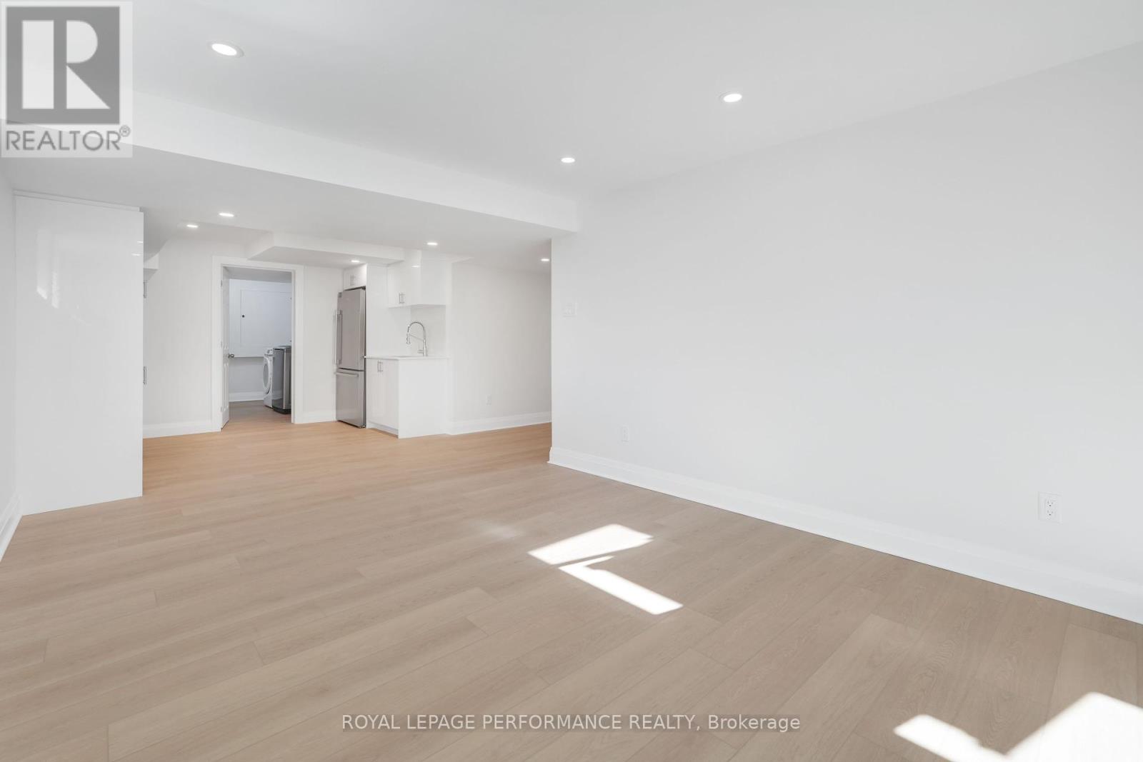 1820 Appleford Street, Ottawa, Ontario  K1J 1K2 - Photo 5 - X12466239