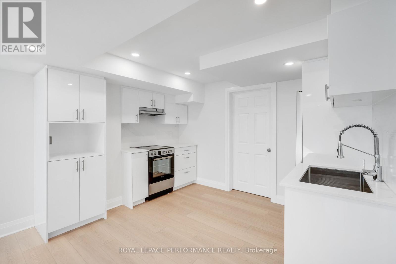 1820 Appleford Street, Ottawa, Ontario  K1J 1K2 - Photo 7 - X12466239