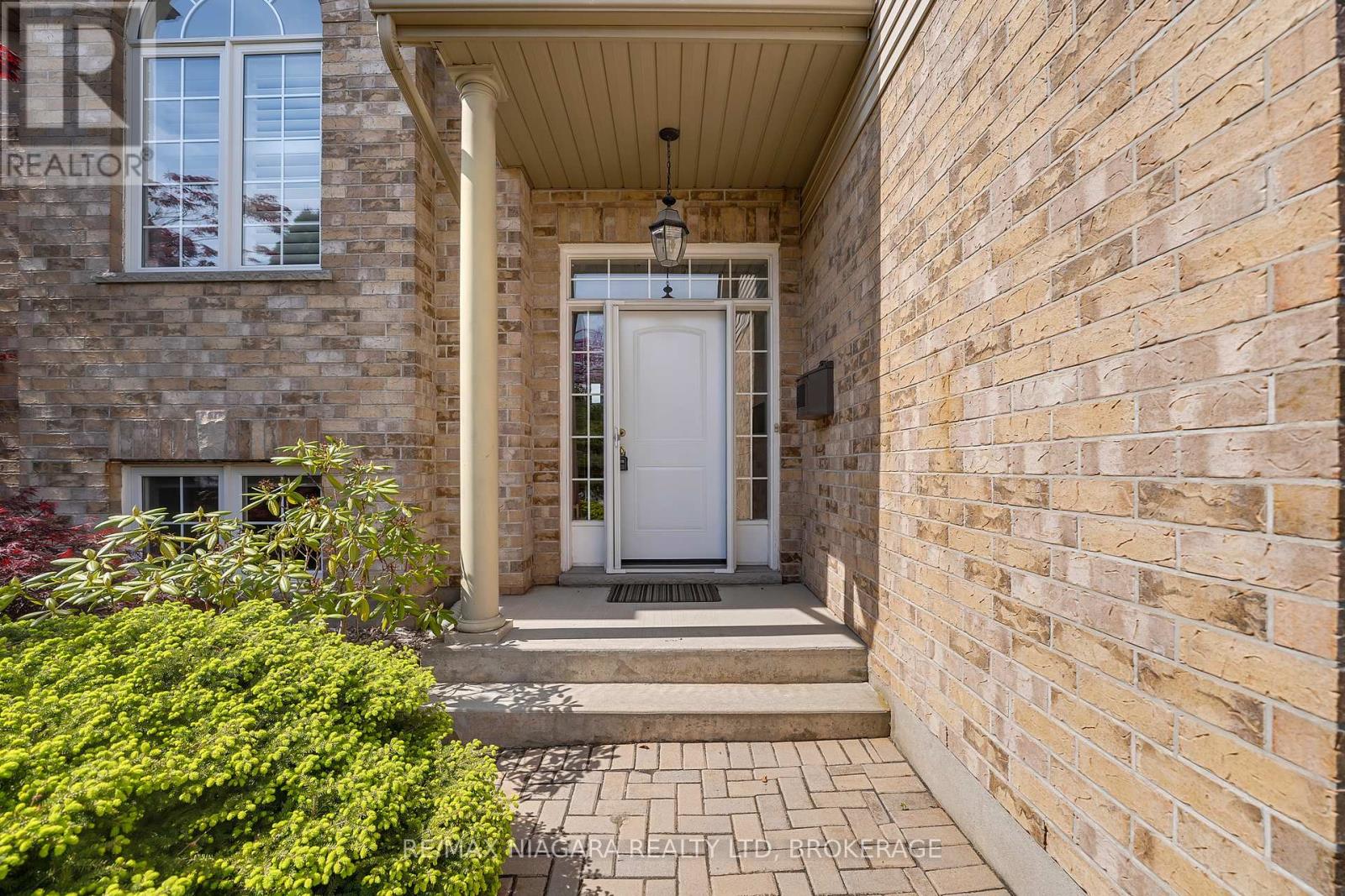 8311 Vegter Court, Niagara Falls, Ontario  L2H 3M1 - Photo 3 - X12466104