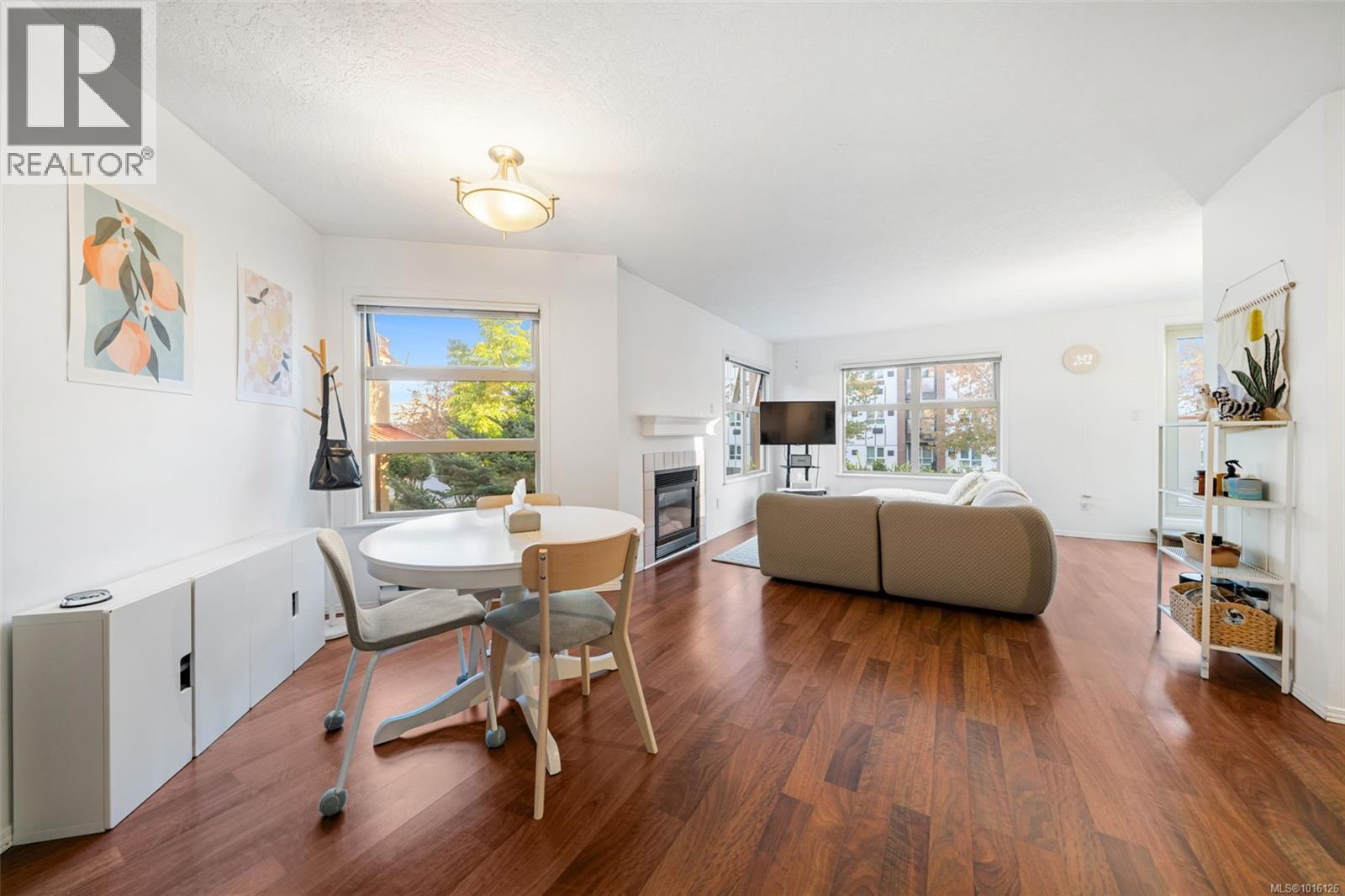 207 930 North Park St, Victoria, British Columbia V8T 1C6 - Photo 1 - 1016126