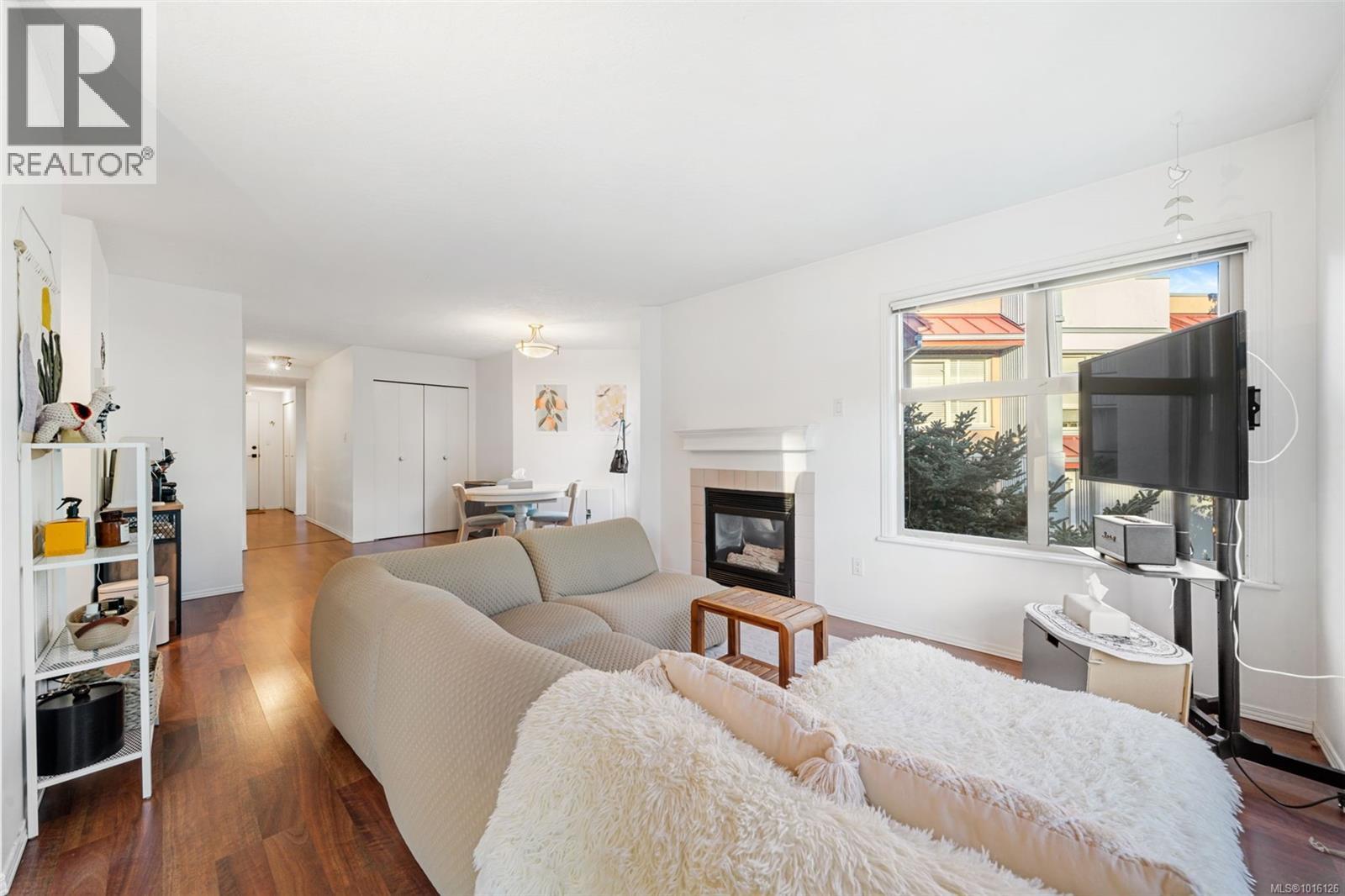 207 930 North Park St, Victoria, British Columbia V8T 1C6 - Photo 2 - 1016126