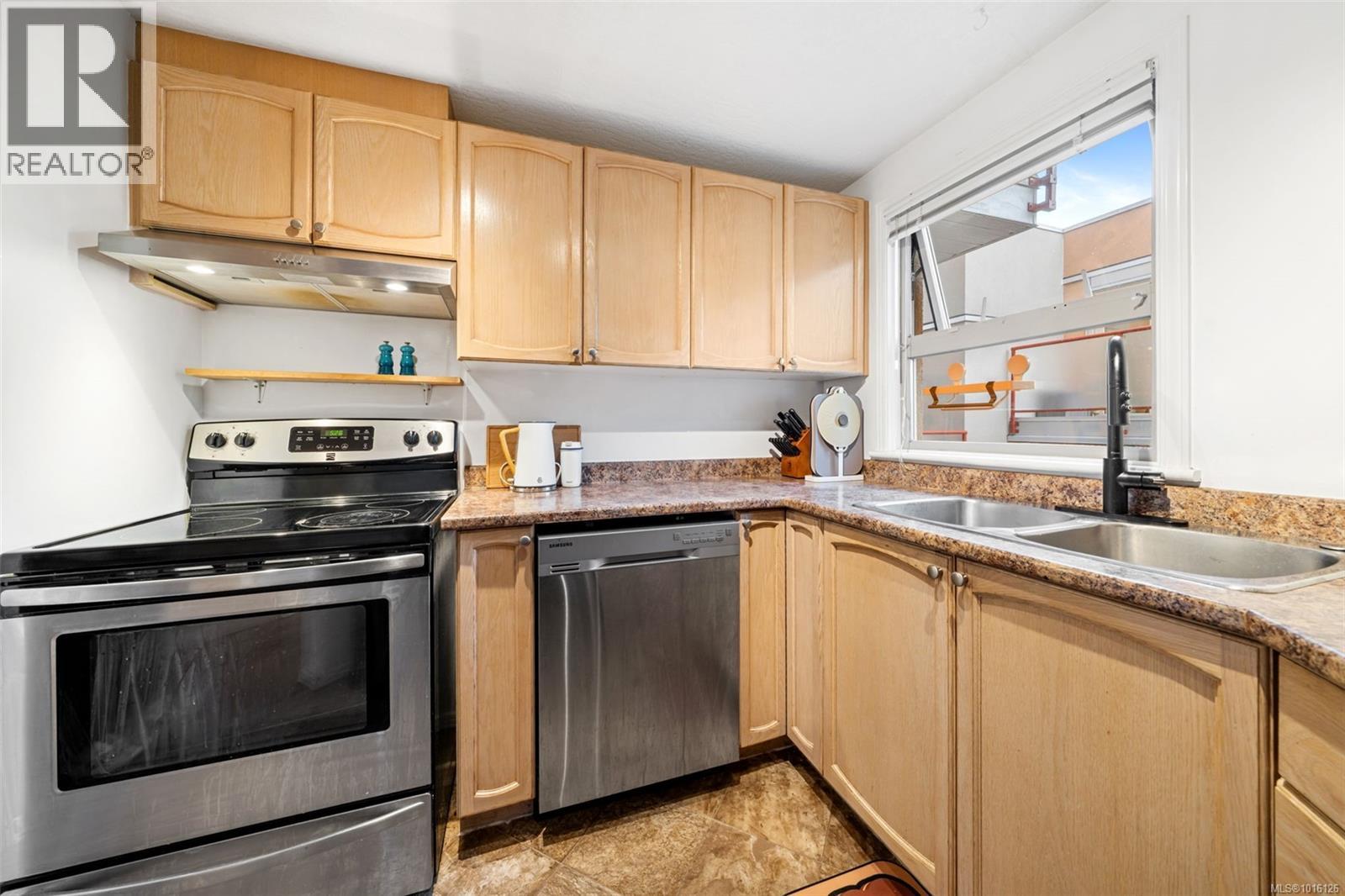 207 930 North Park St, Victoria, British Columbia V8T 1C6 - Photo 6 - 1016126