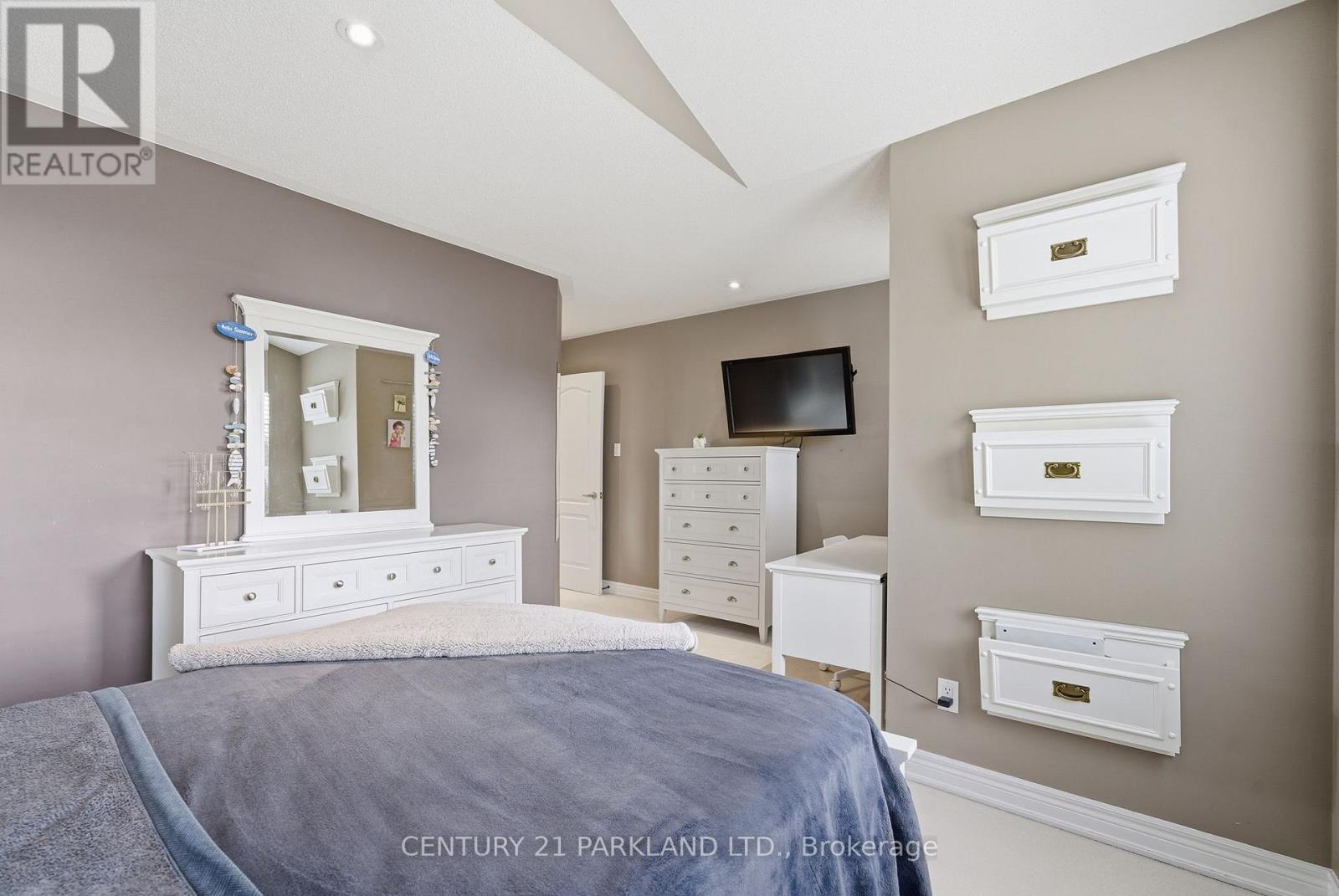 18 Turnbridge Road, Aurora, Ontario  L4G 7R9 - Photo 24 - N12466077