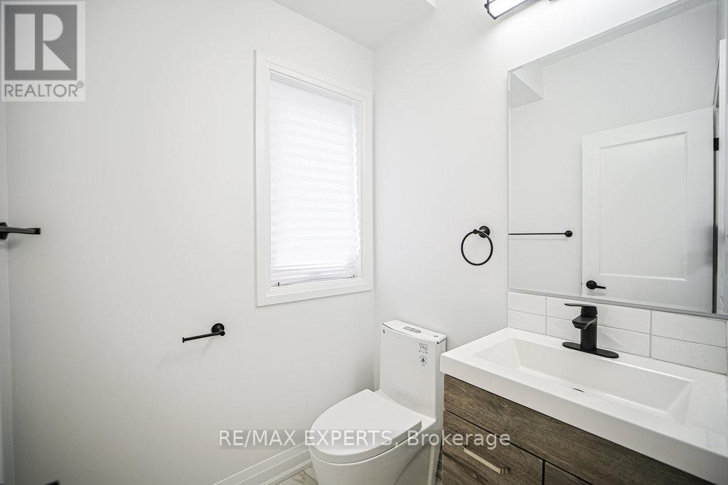 4 - 426 Veterans Drive, Barrie, Ontario  L4N 9G9 - Photo 13 - S12466026