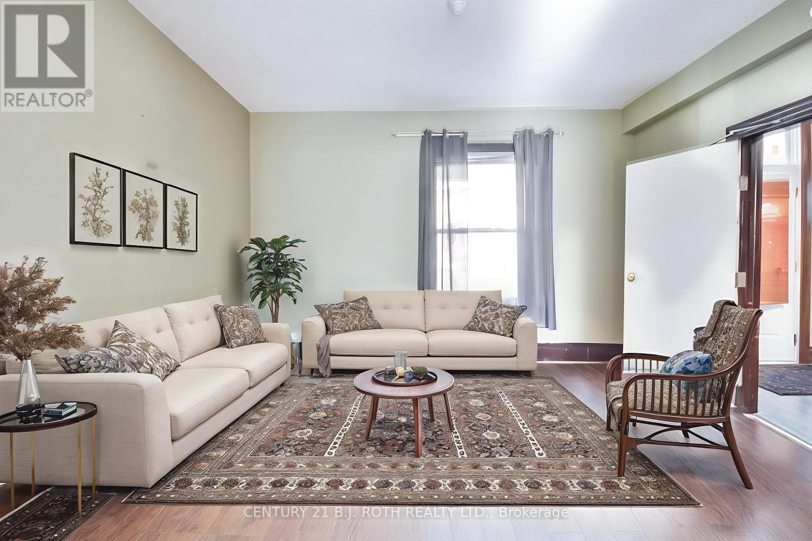 67 Nottawasaga Street, Orillia, Ontario  L3V 3J5 - Photo 4 - S12466043