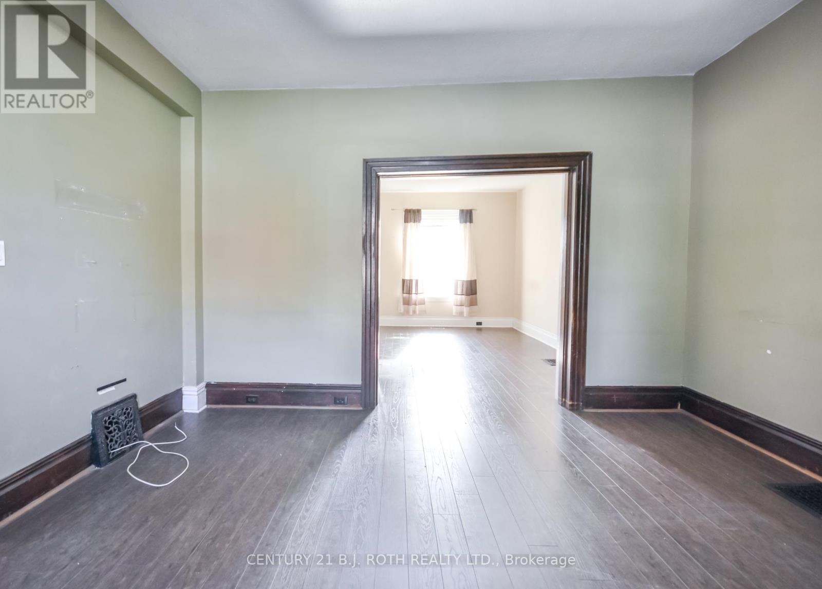67 Nottawasaga Street, Orillia, Ontario  L3V 3J5 - Photo 7 - S12466043