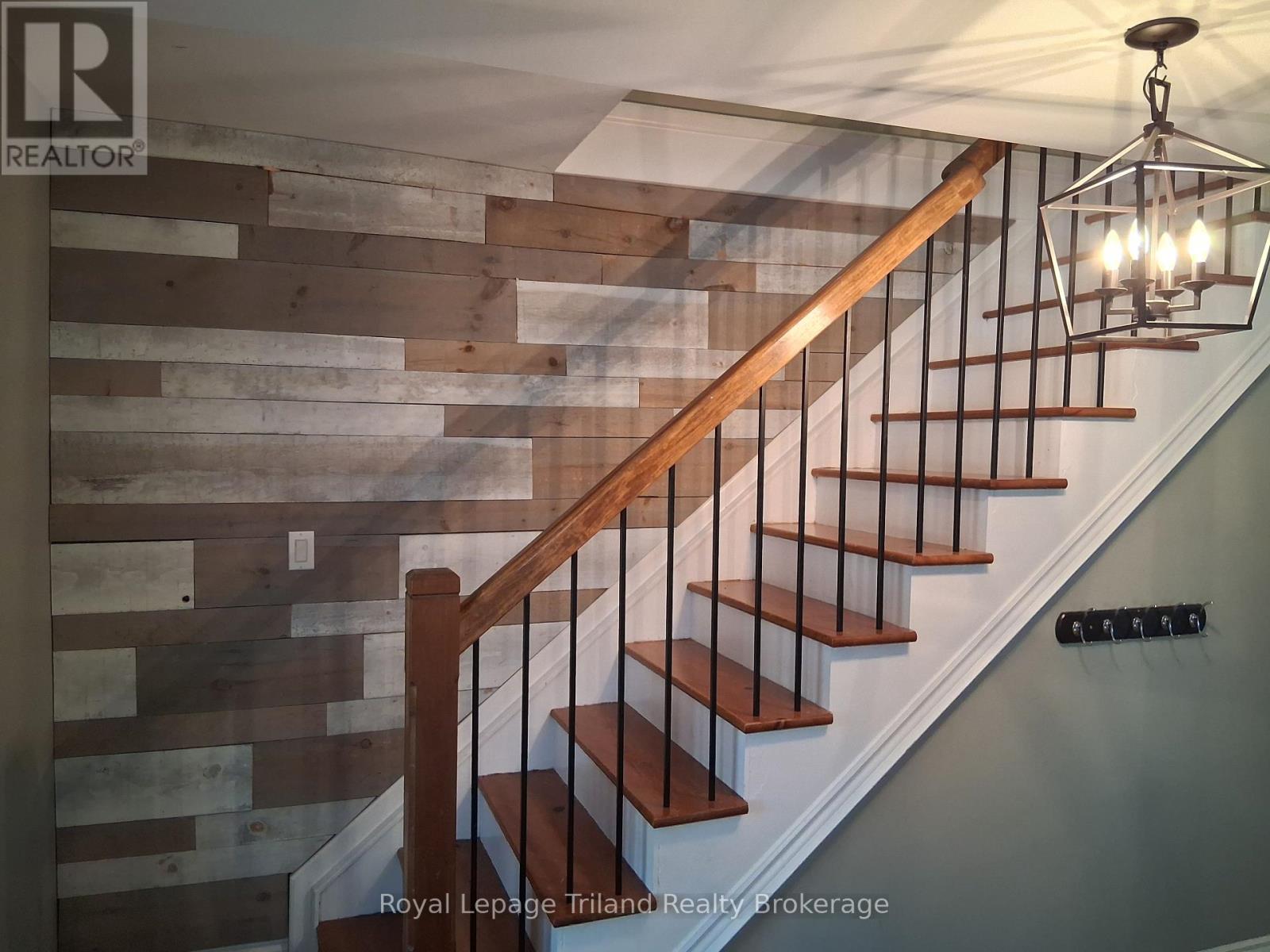 338 Smith Street, Central Elgin, Ontario  N5L 1C6 - Photo 12 - X12466164