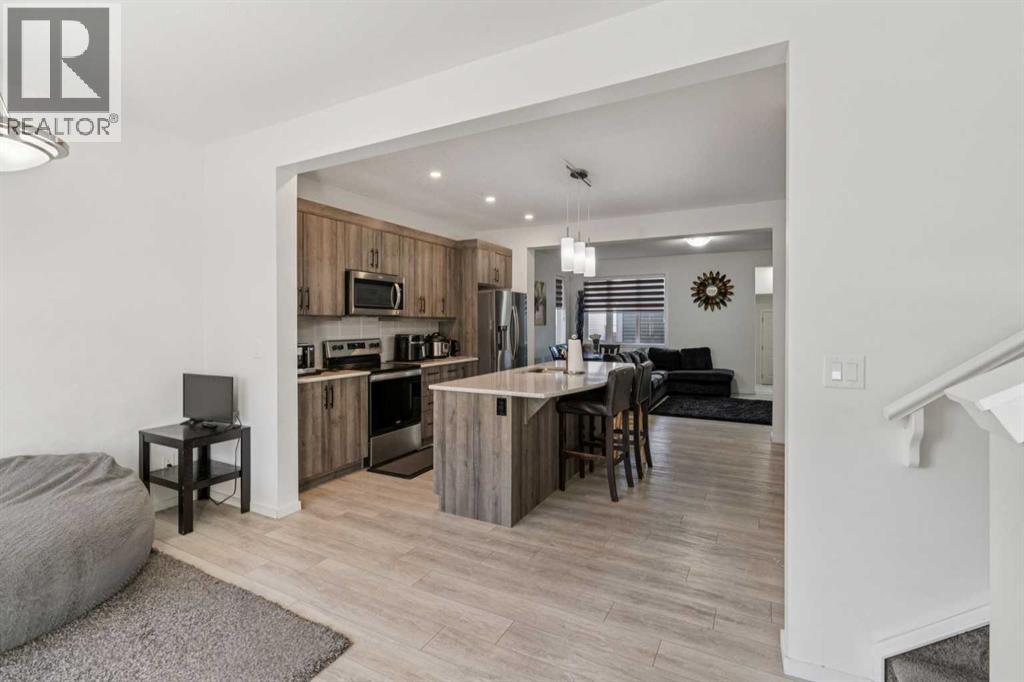 223 Carrington Circle Nw, Calgary, Alberta  T3P 0Y4 - Photo 5 - A2264624