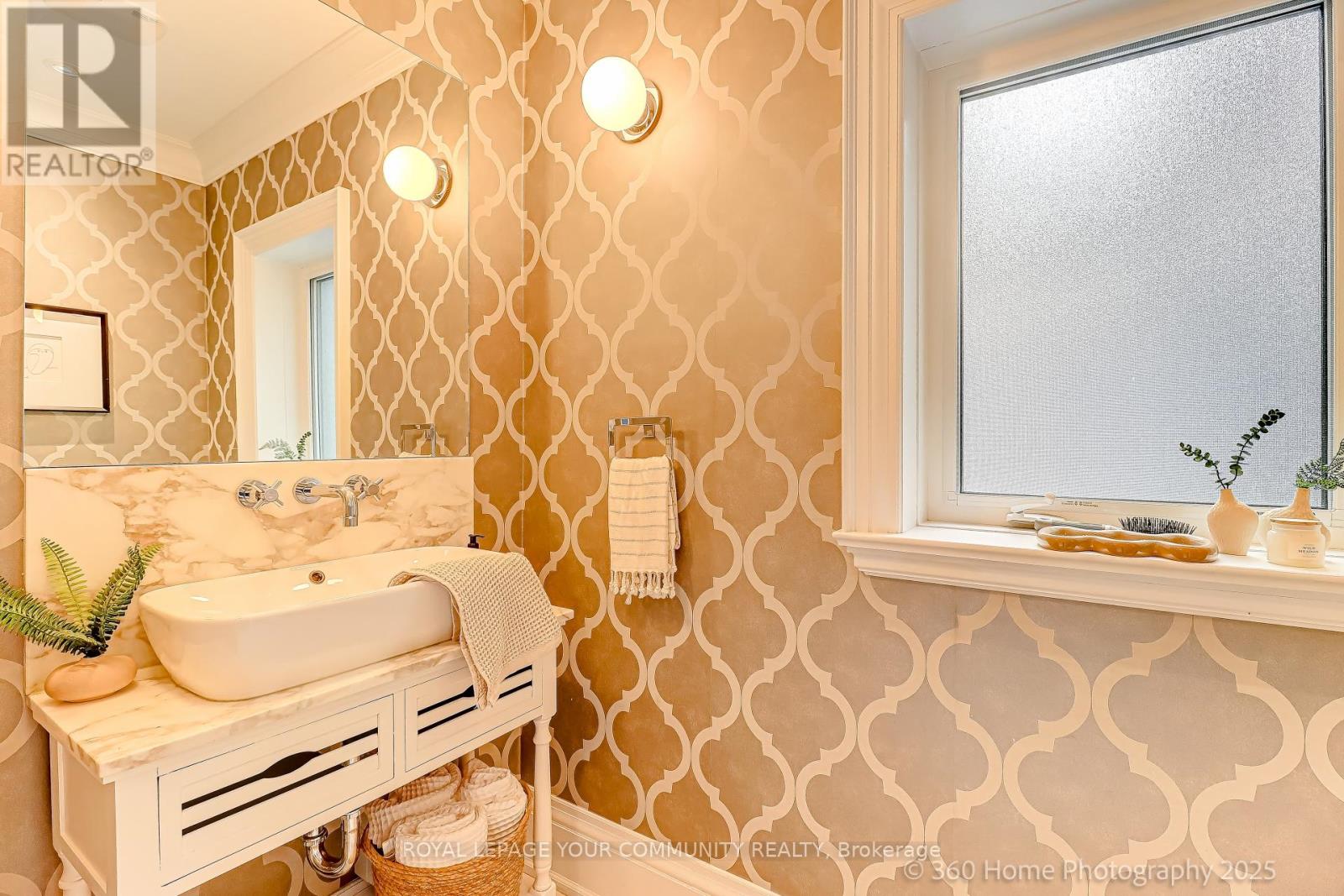 21 Wilson Park Road, Toronto, Ontario  M6K 3B6 - Photo 11 - W12466030