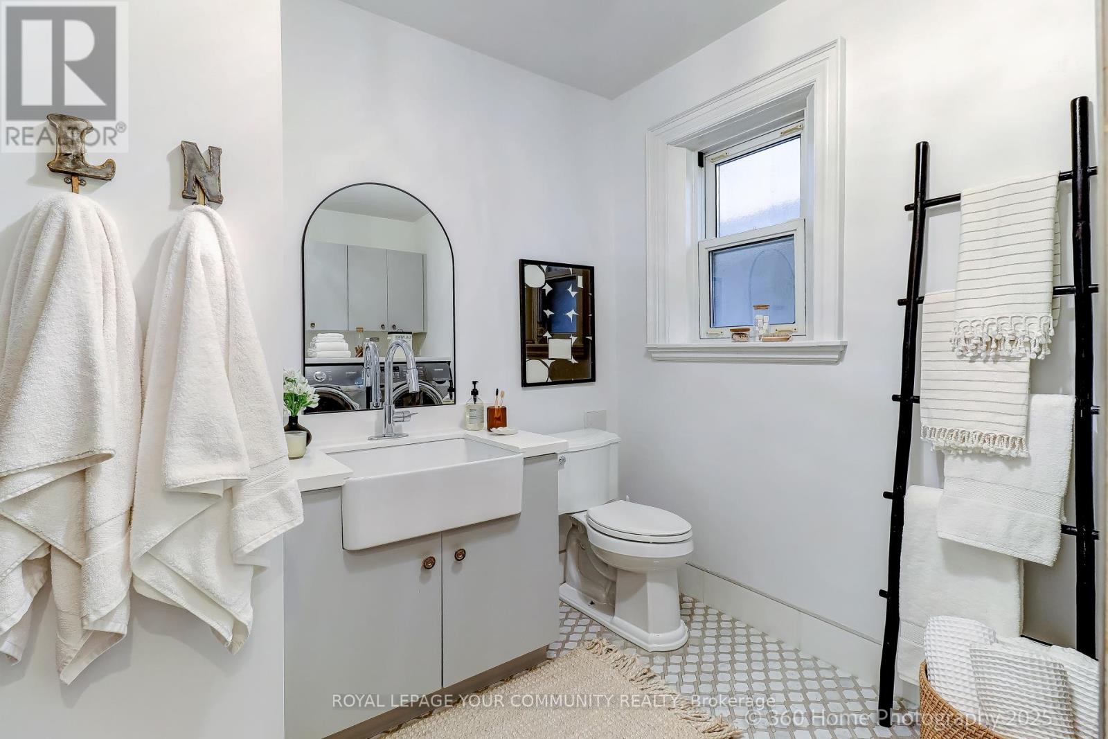 21 Wilson Park Road, Toronto, Ontario  M6K 3B6 - Photo 16 - W12466030