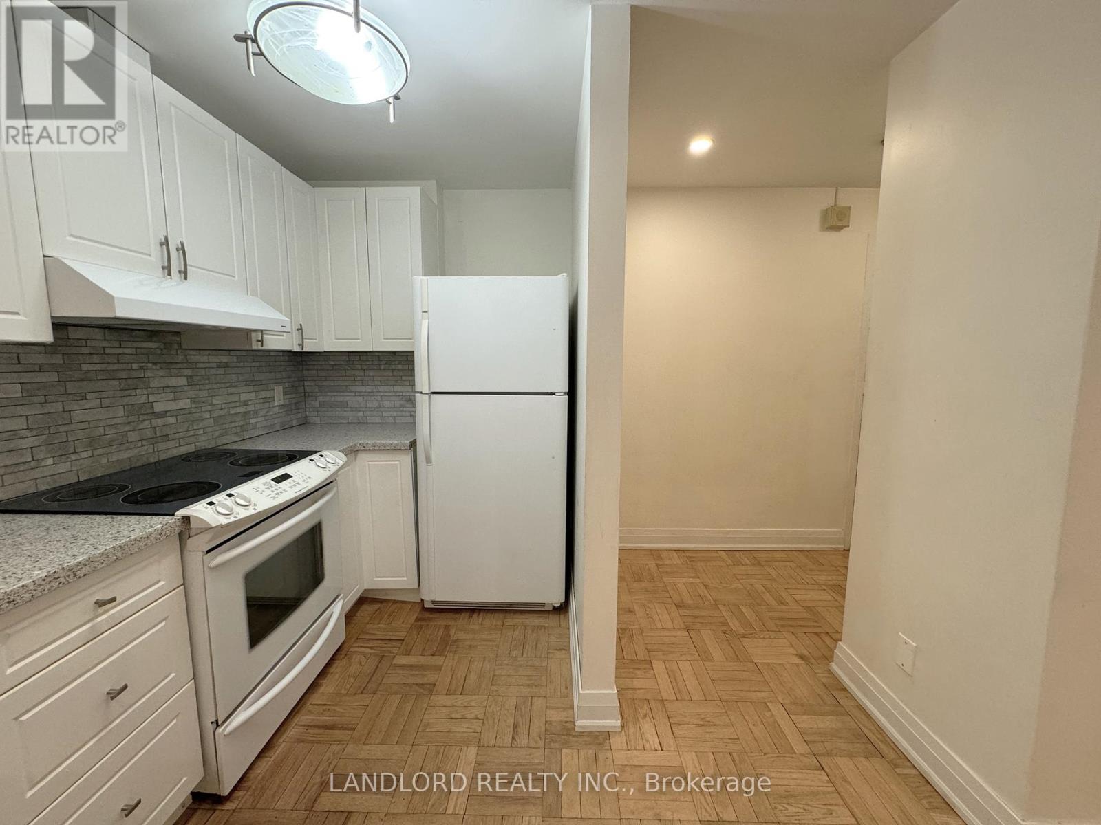 4 - 2696 Lake Shore Boulevard W, Toronto, Ontario  M8V 1G8 - Photo 3 - W12466031