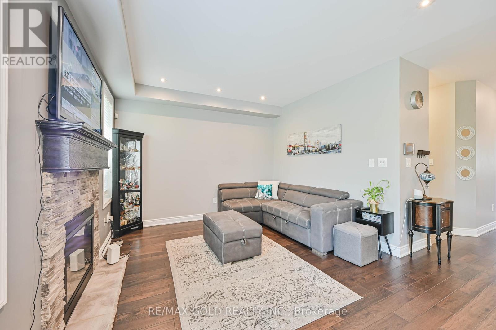 20 Meadowcrest Lane, Brampton, Ontario  L7A 0T8 - Photo 19 - W12466044