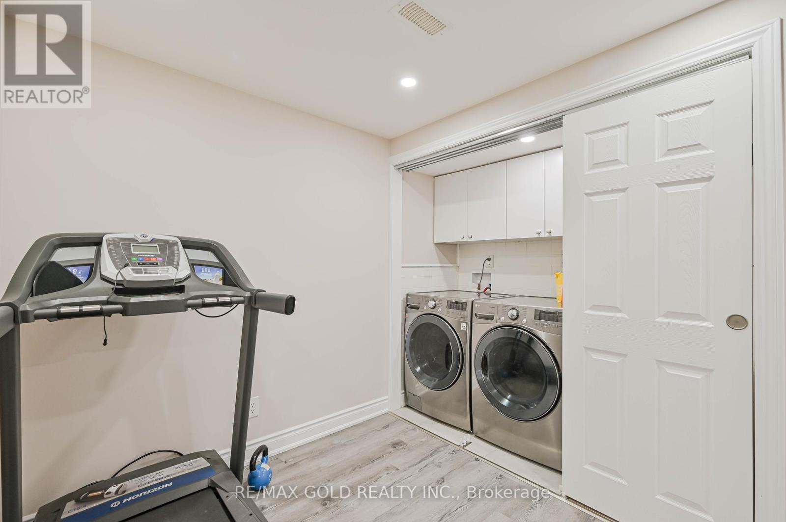 20 Meadowcrest Lane, Brampton, Ontario  L7A 0T8 - Photo 30 - W12466044