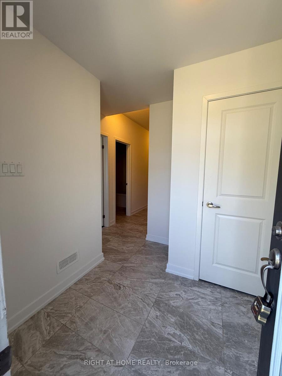 3094 Ernest Applebe Boulevard, Oakville, Ontario  L6H 0P3 - Photo 3 - W12466046