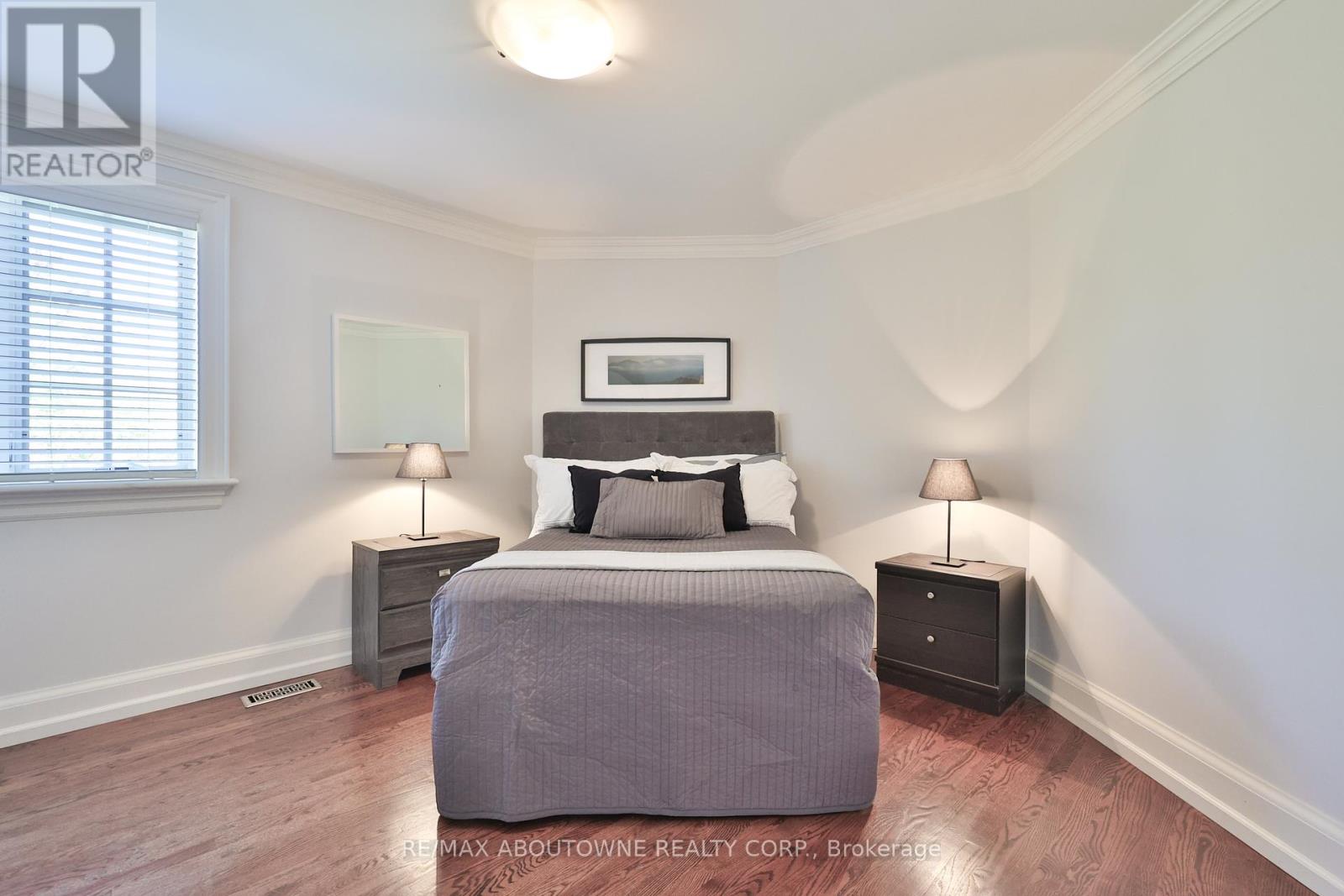 342 Pomona Avenue, Burlington, Ontario  L7N 1T5 - Photo 31 - W12466088