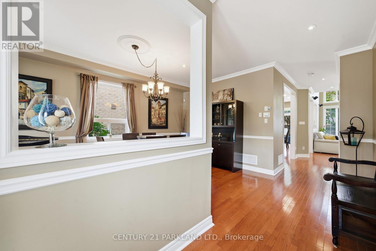 18 Turnbridge Road, Aurora, Ontario  L4G 7R9 - Photo 2 - N12466077