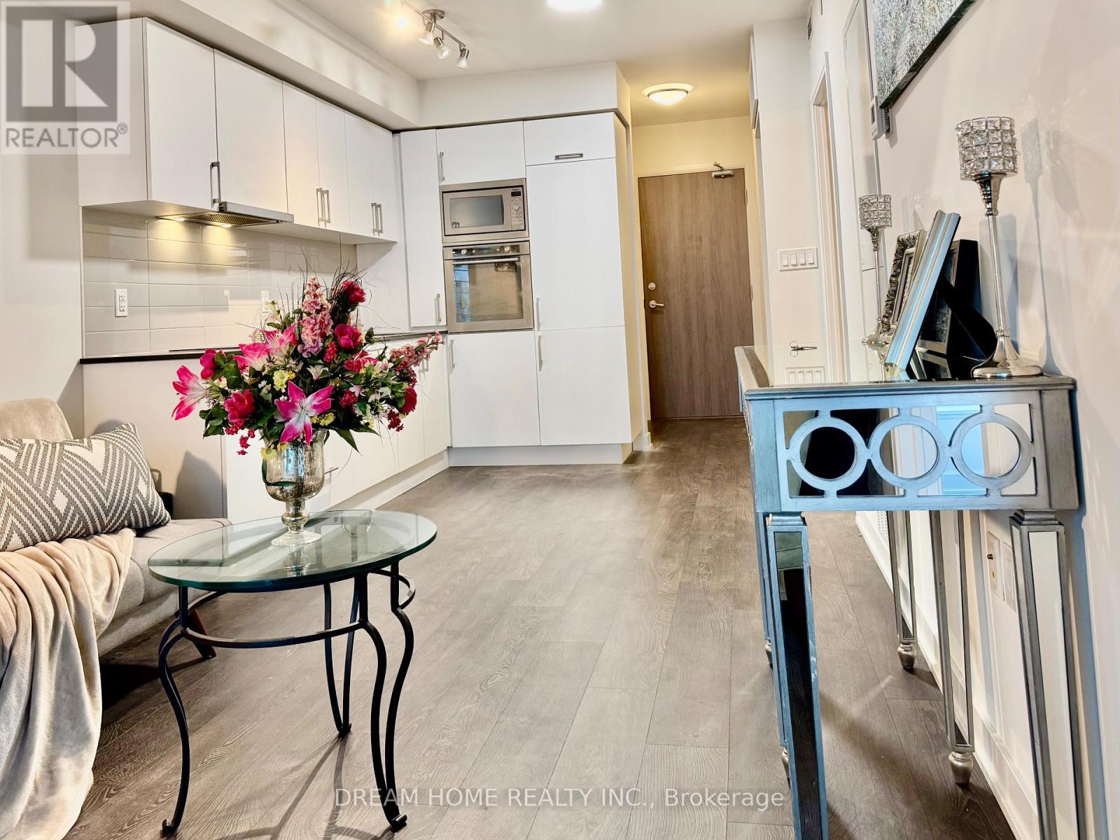 617 - 27 Bathurst Street, Toronto, Ontario  M5V 2P1 - Photo 2 - C12464667