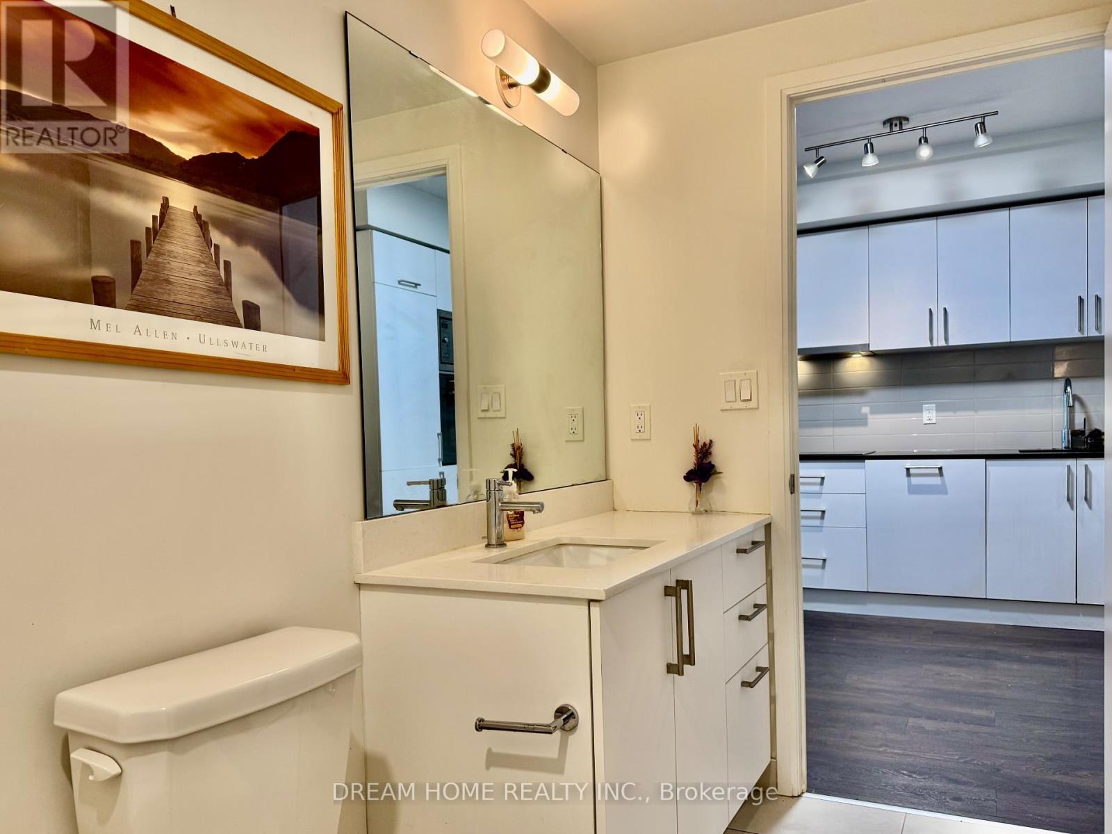 617 - 27 Bathurst Street, Toronto, Ontario  M5V 2P1 - Photo 4 - C12464667