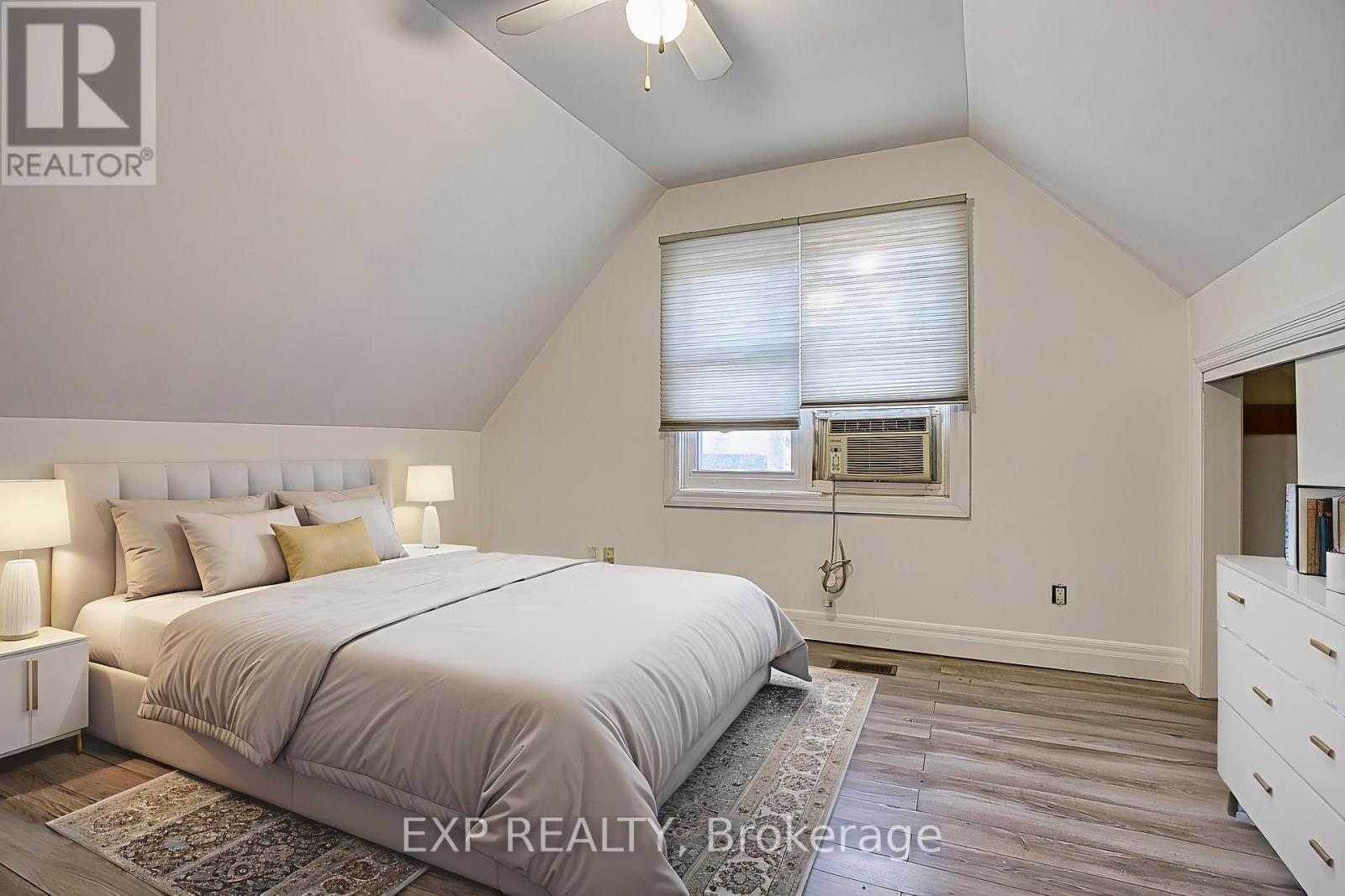 35 Cope Street, Hamilton, Ontario  L8H 5A8 - Photo 16 - X12466032
