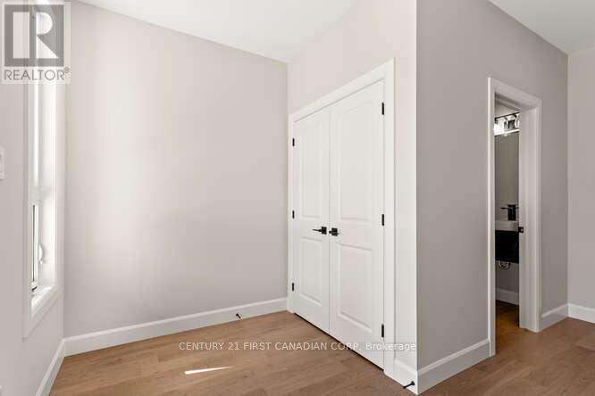 2254 Linkway Boulevard, London South, Ontario  N6K 0K9 - Photo 6 - X12466304