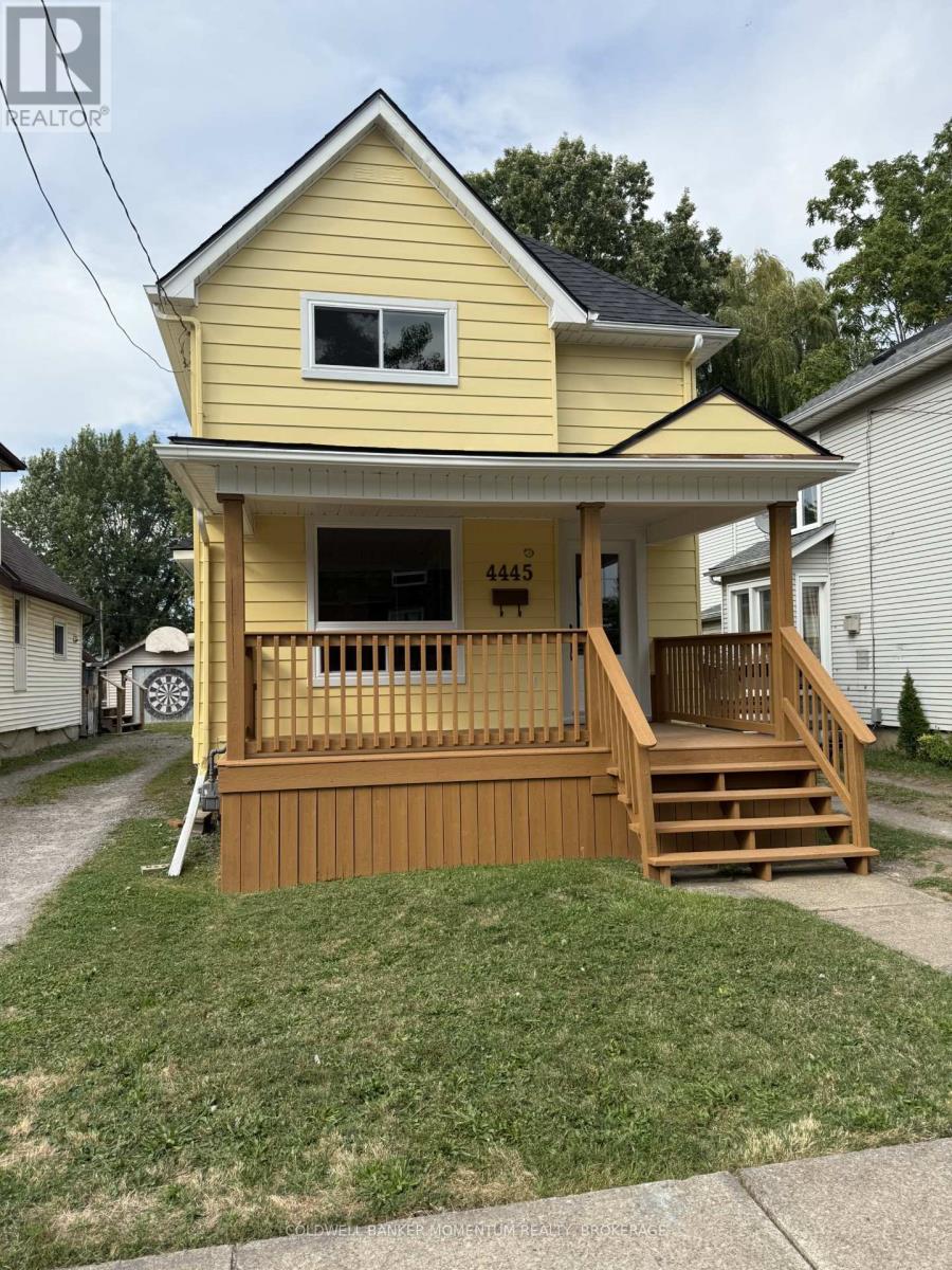 4445 Simcoe Street W, Niagara Falls, Ontario  L2E 1T7 - Photo 2 - X12458035