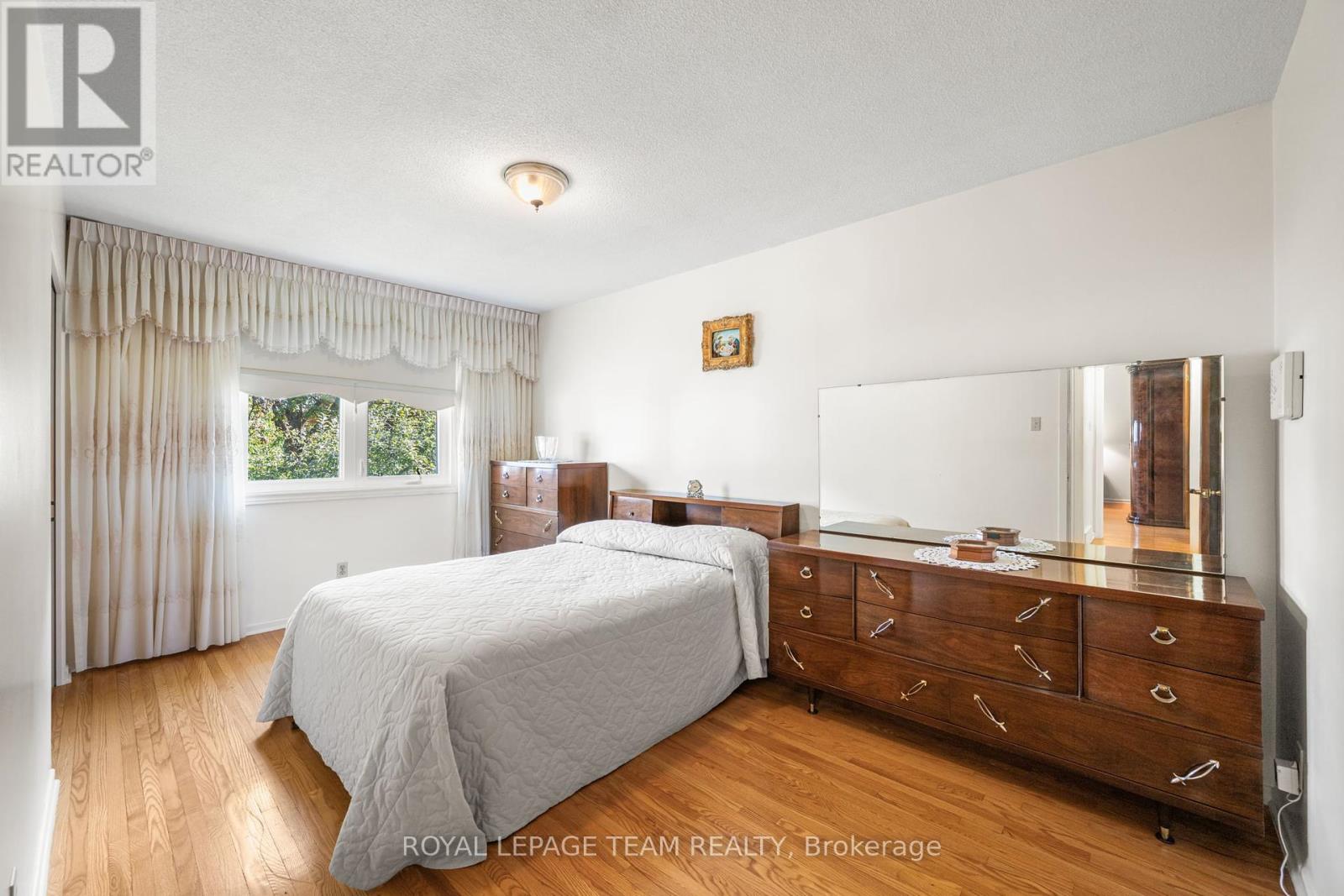 1665 Fisher Avenue, Ottawa, Ontario  K2C 1X9 - Photo 14 - X12466267